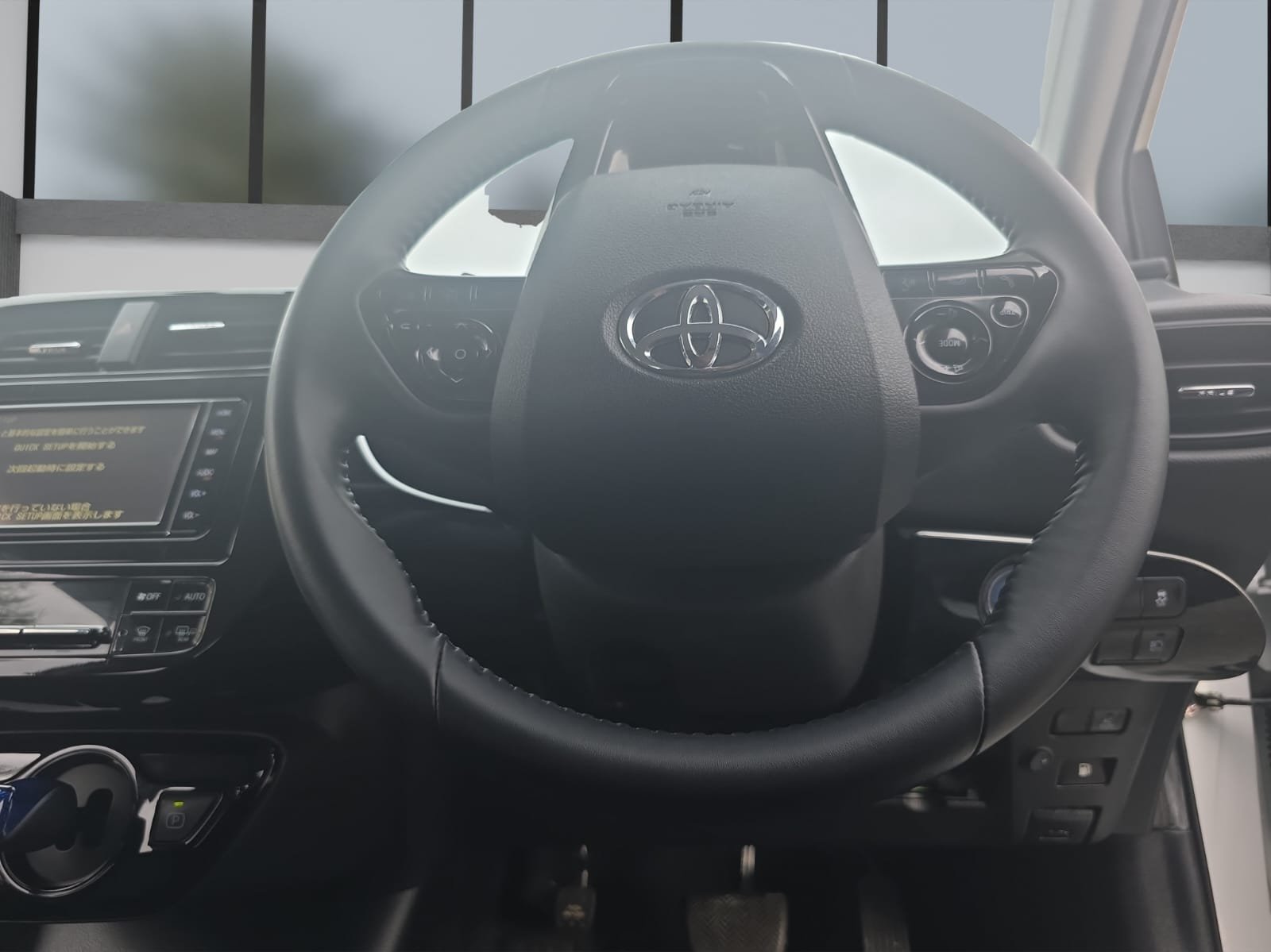 Toyota Prius - Image 10