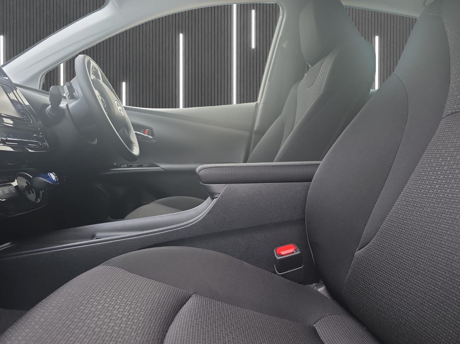 Toyota Prius - Image 9