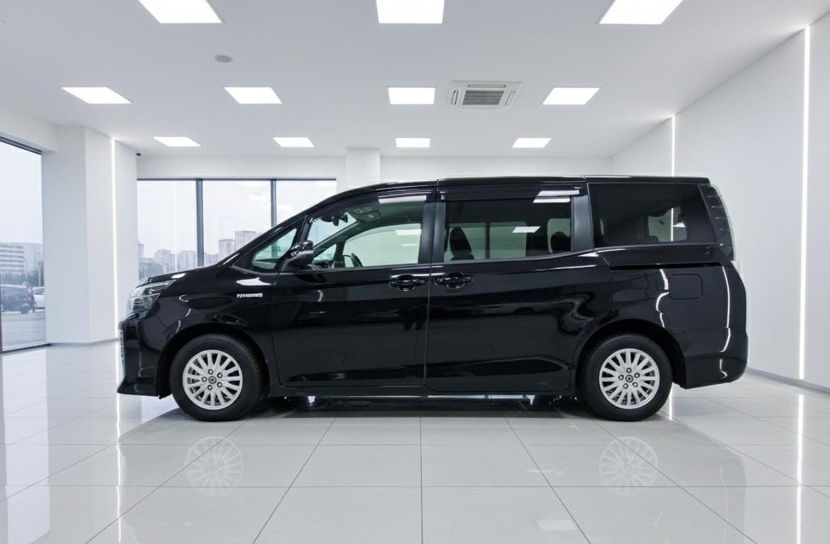 TOYOTA  VOXY - Image 2