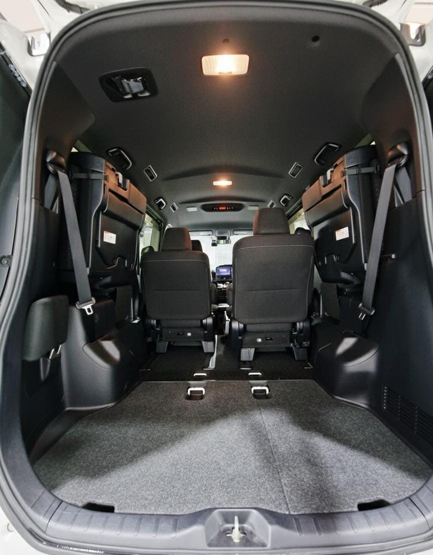 TOYOTA  VOXY - Image 6