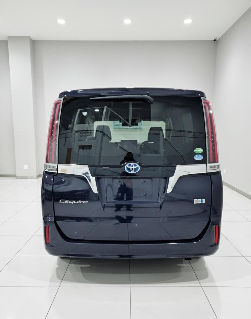 TOYOTA ESQUIRE - Image 2