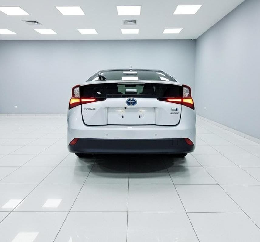 TOYOTA PRIUS - Image 4