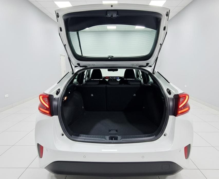 TOYOTA PRIUS - Image 5