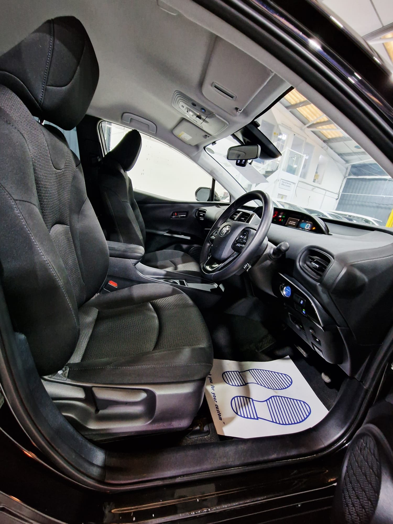 TOYOTA PRIUS - Image 6
