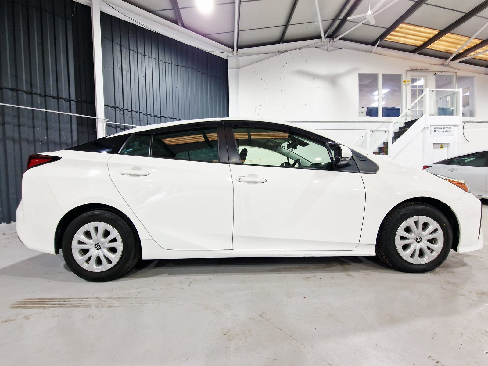 TOYOTA PRIUS - Image 3