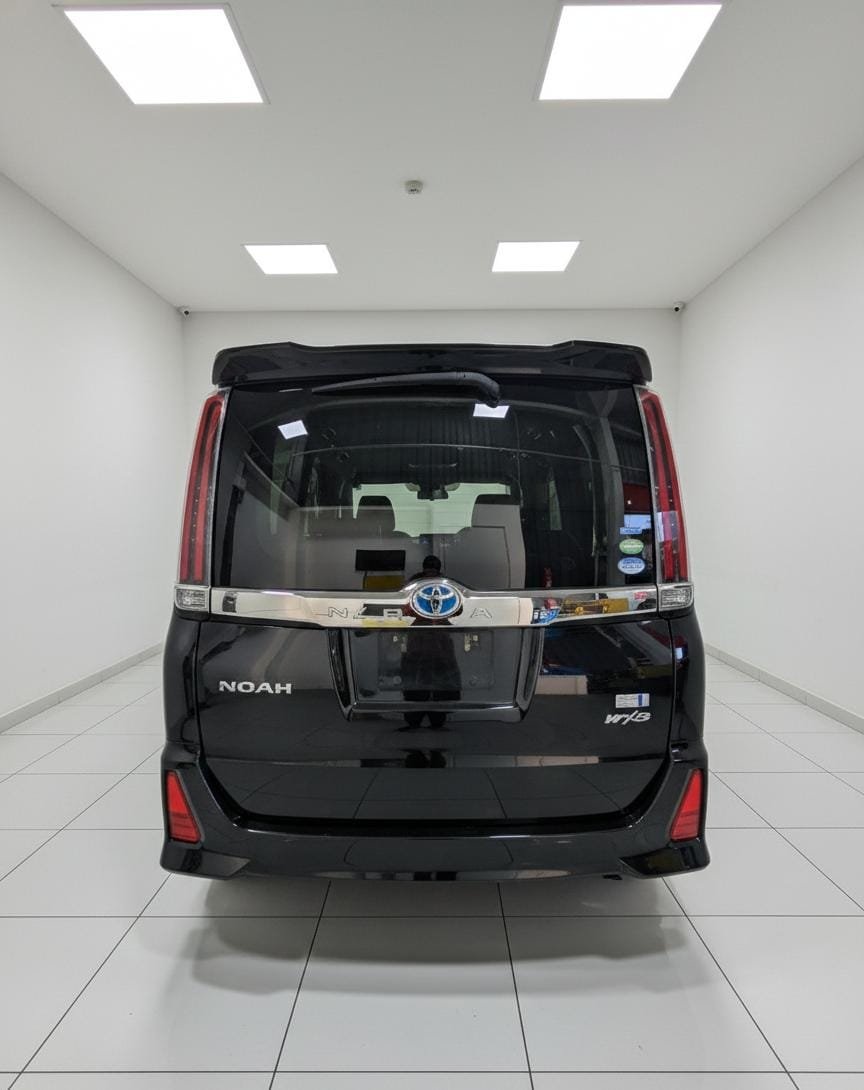 TOYOTA NOAH - Image 3