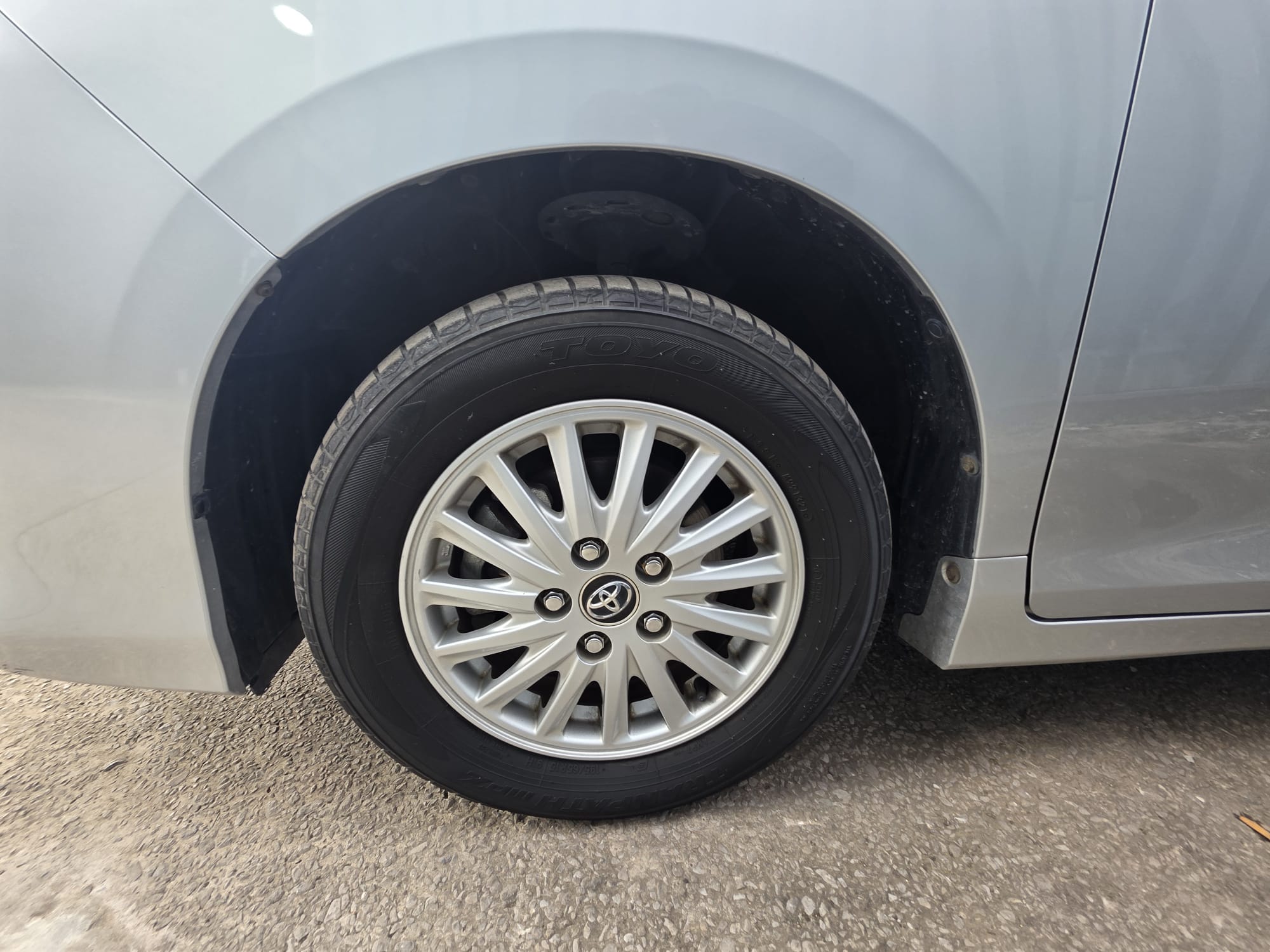 Toyota Noah  - Image 3
