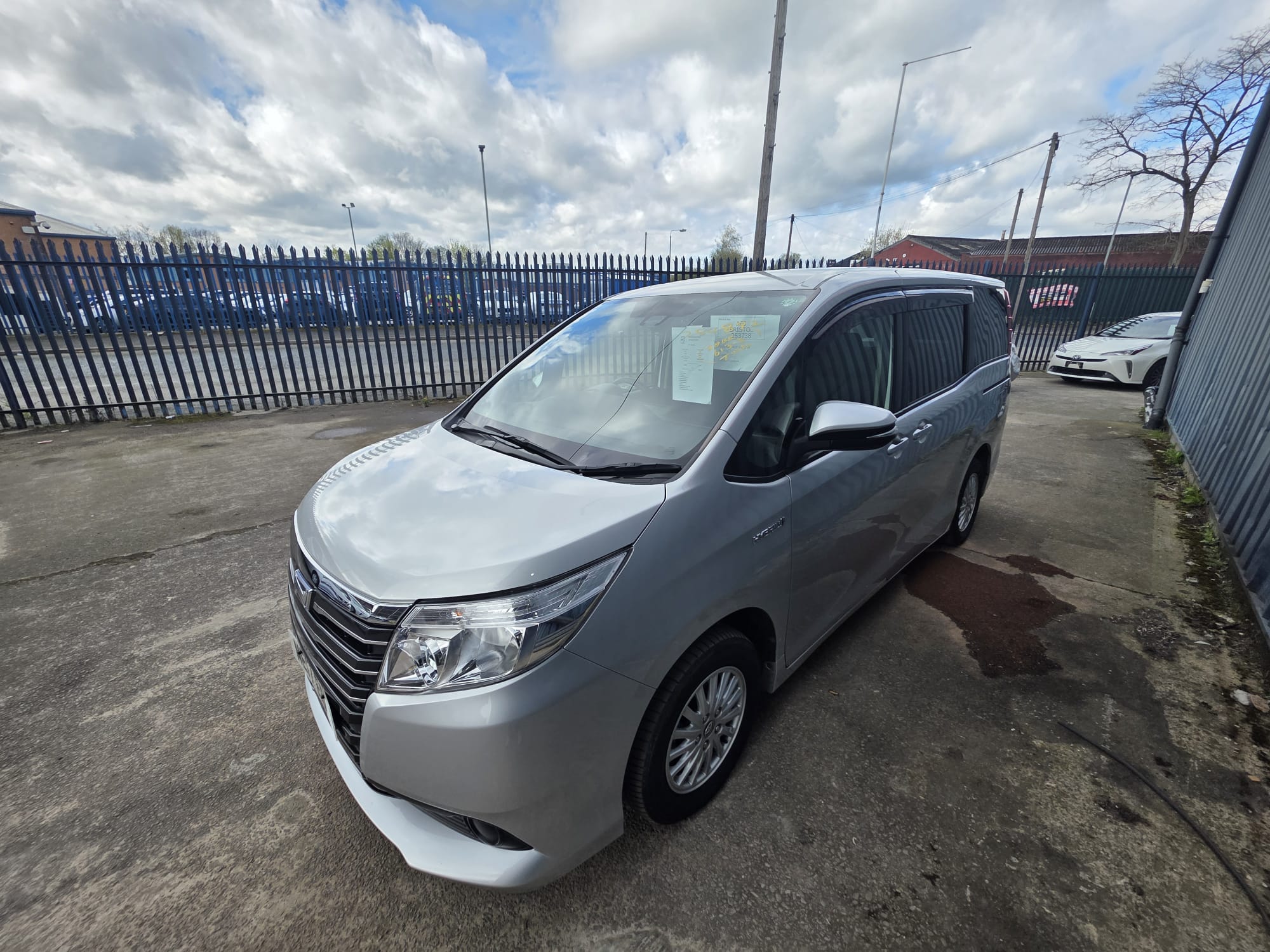 Toyota Noah  - Image 9