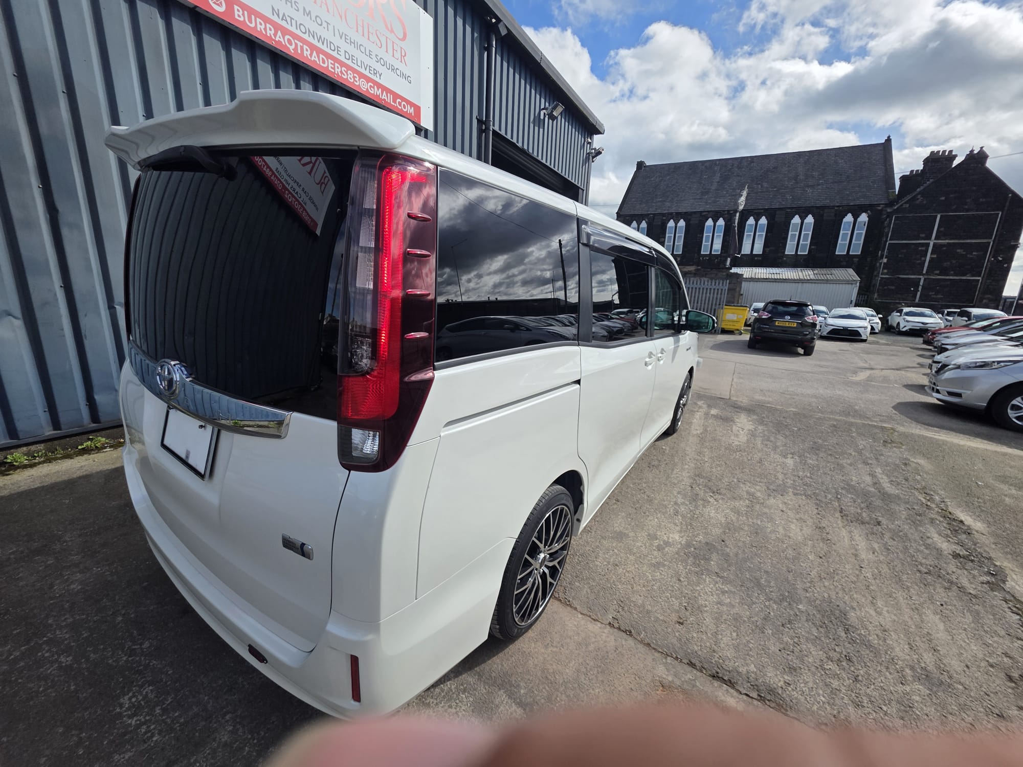 Toyota Noah  - Image 5