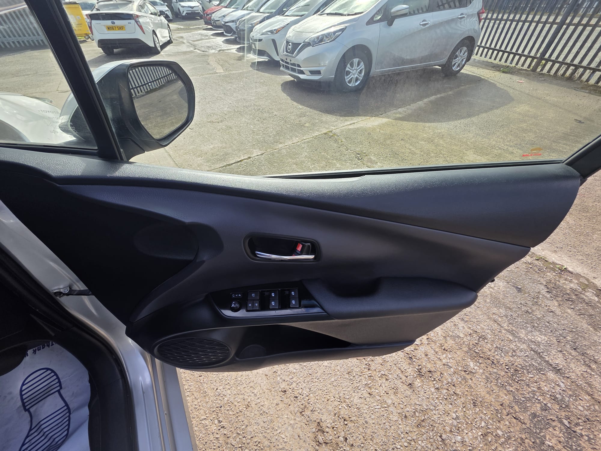 TOYOTA PRIUS - Image 10