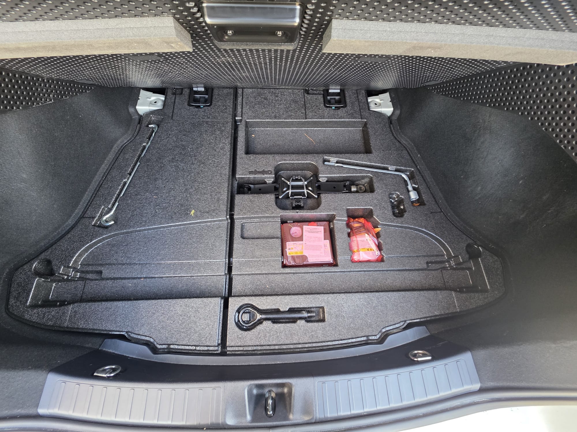 Toyota  Prius - Image 3