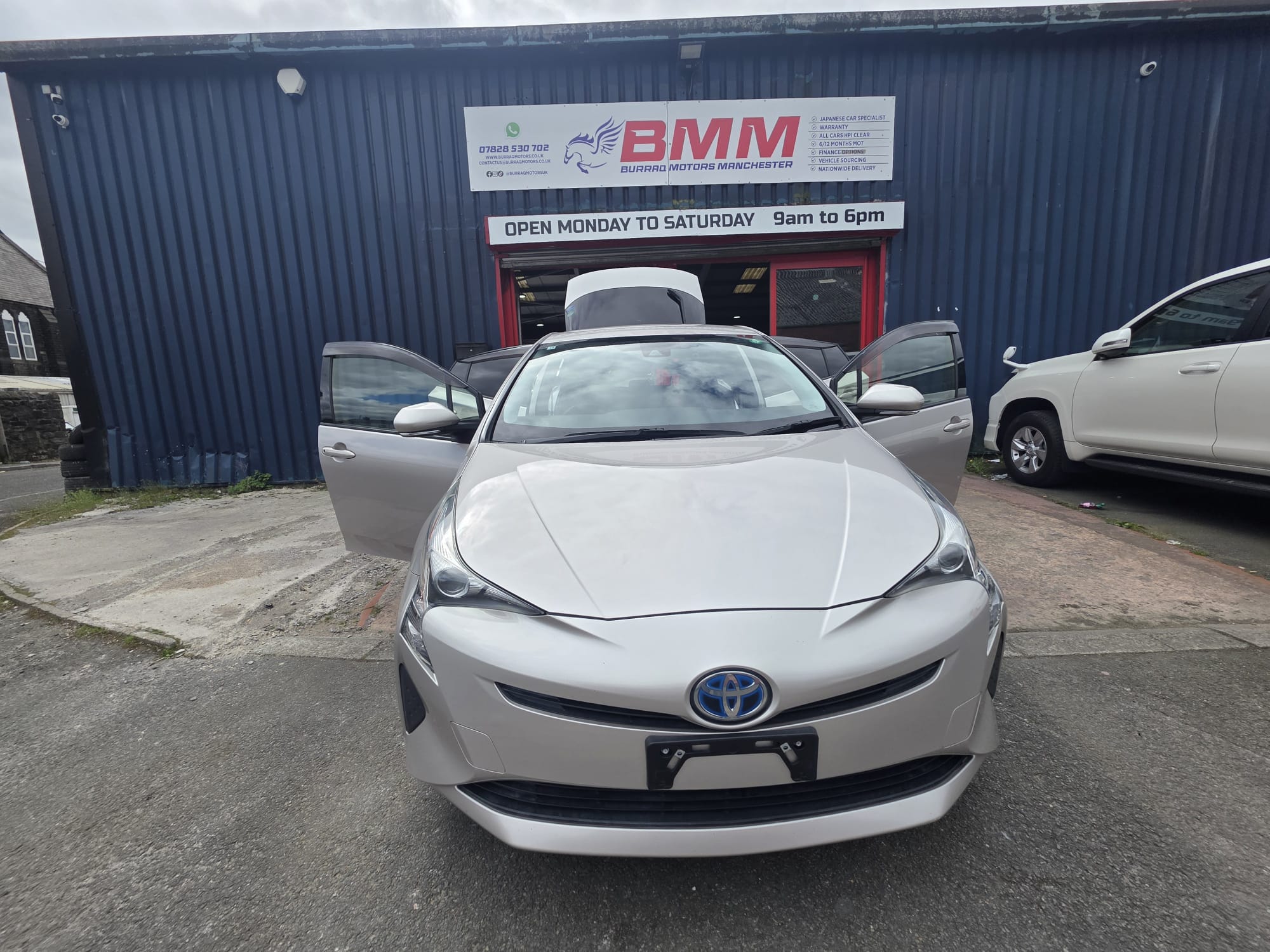 Toyota  Prius - Image 3