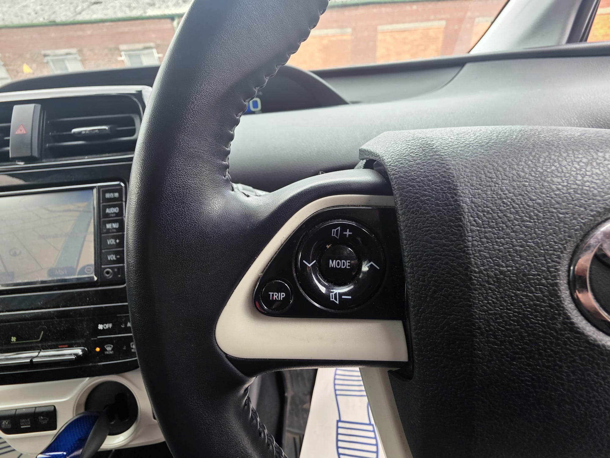 Toyota  Prius - Image 5