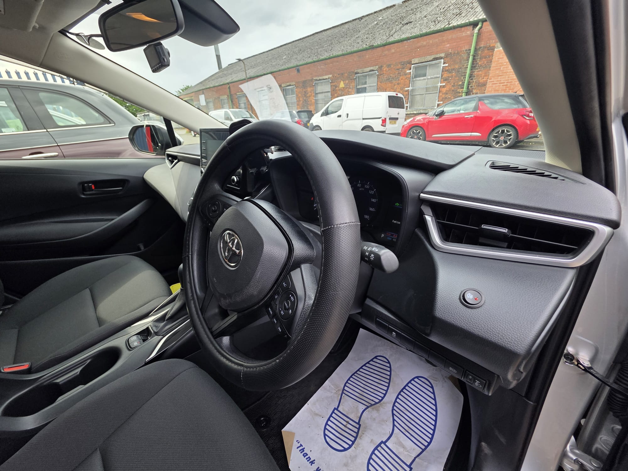 Toyota  Corolla - Image 8
