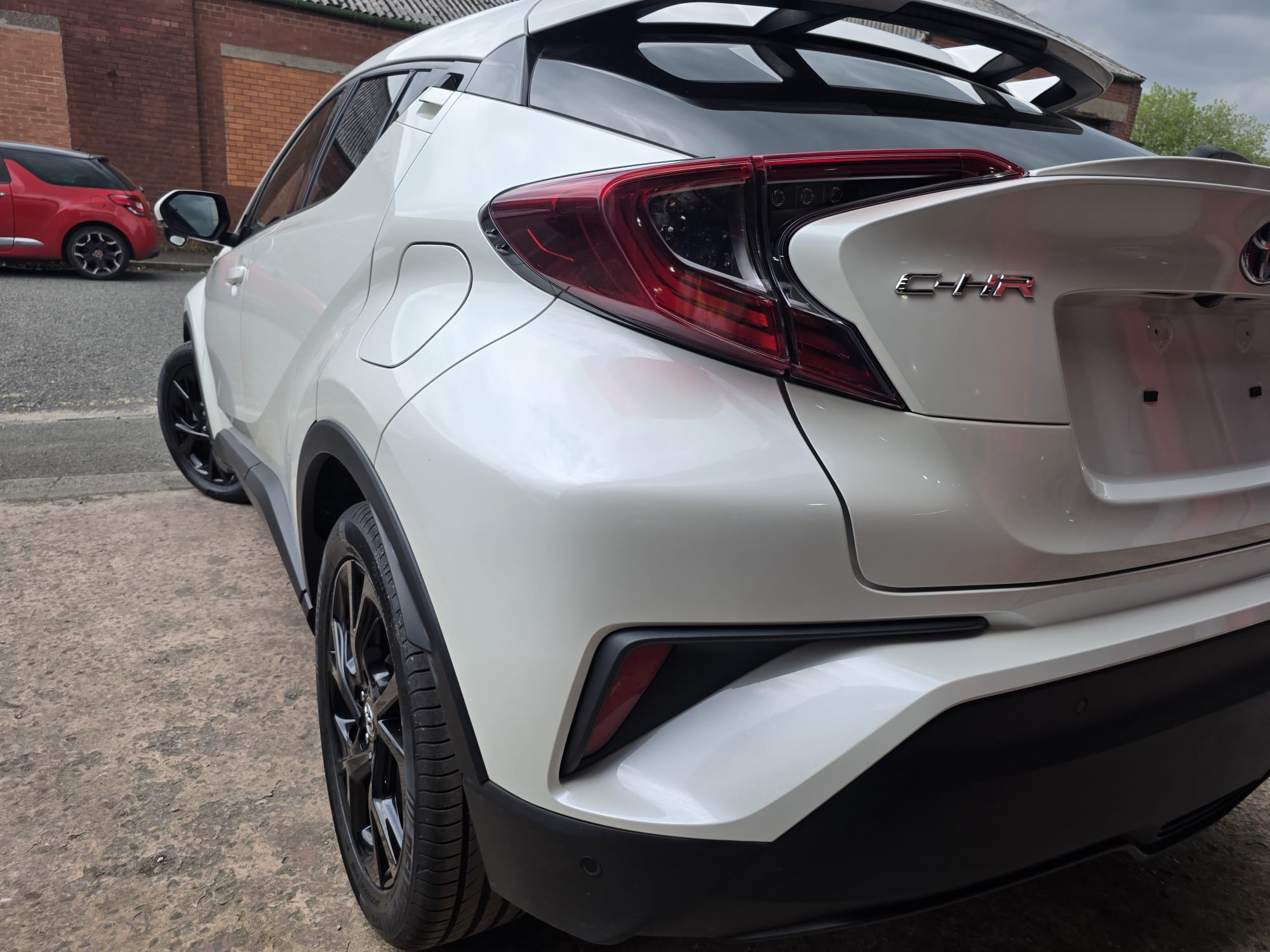 Toyota  C-HR - Image 4