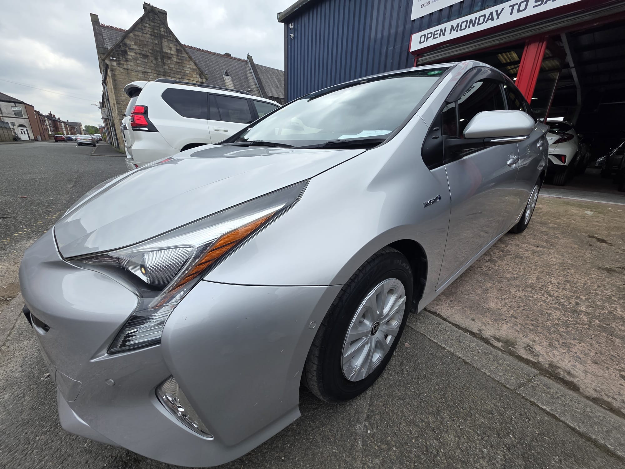Toyota  Prius - Image 6