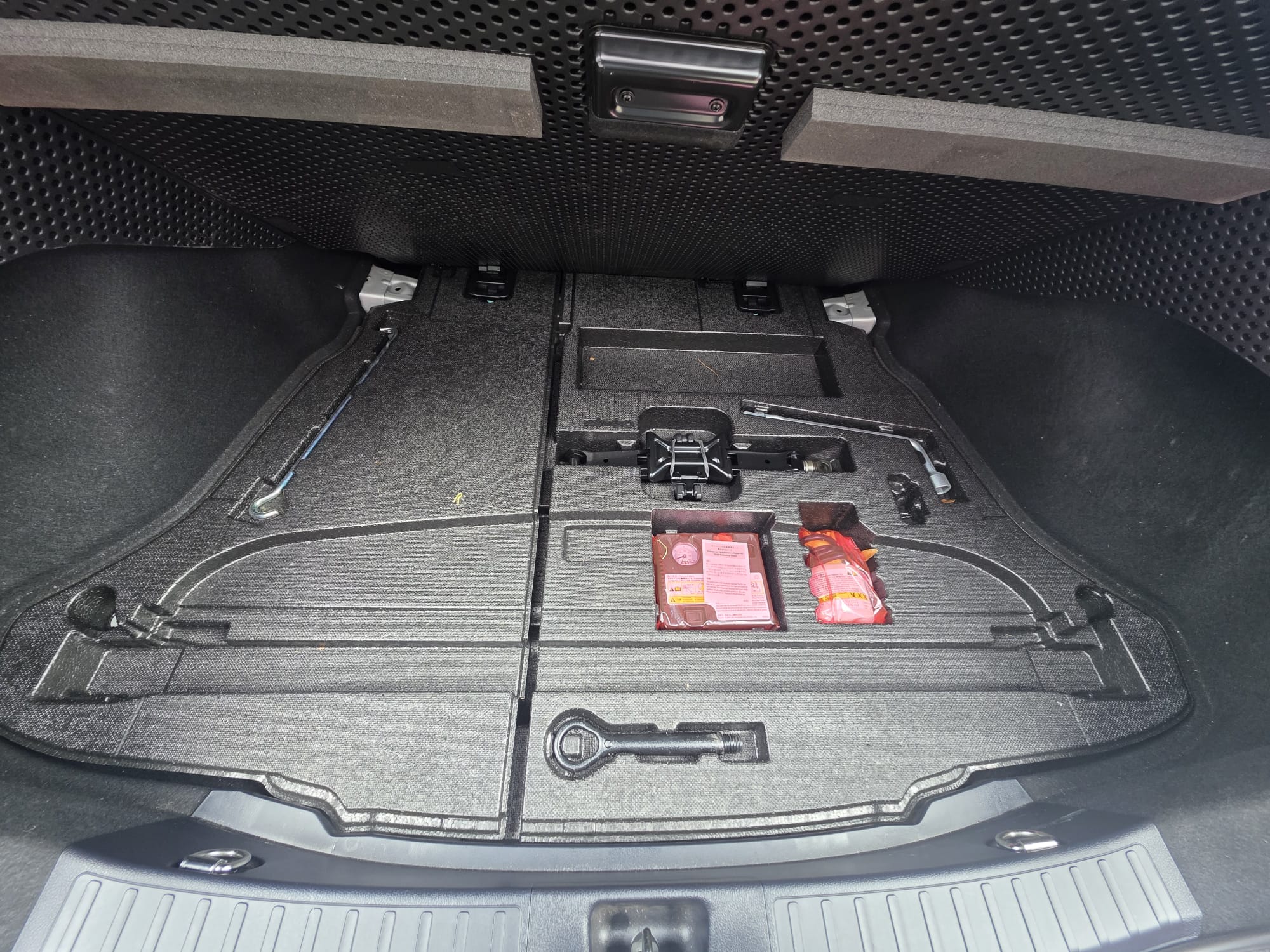 Toyota  Prius - Image 3