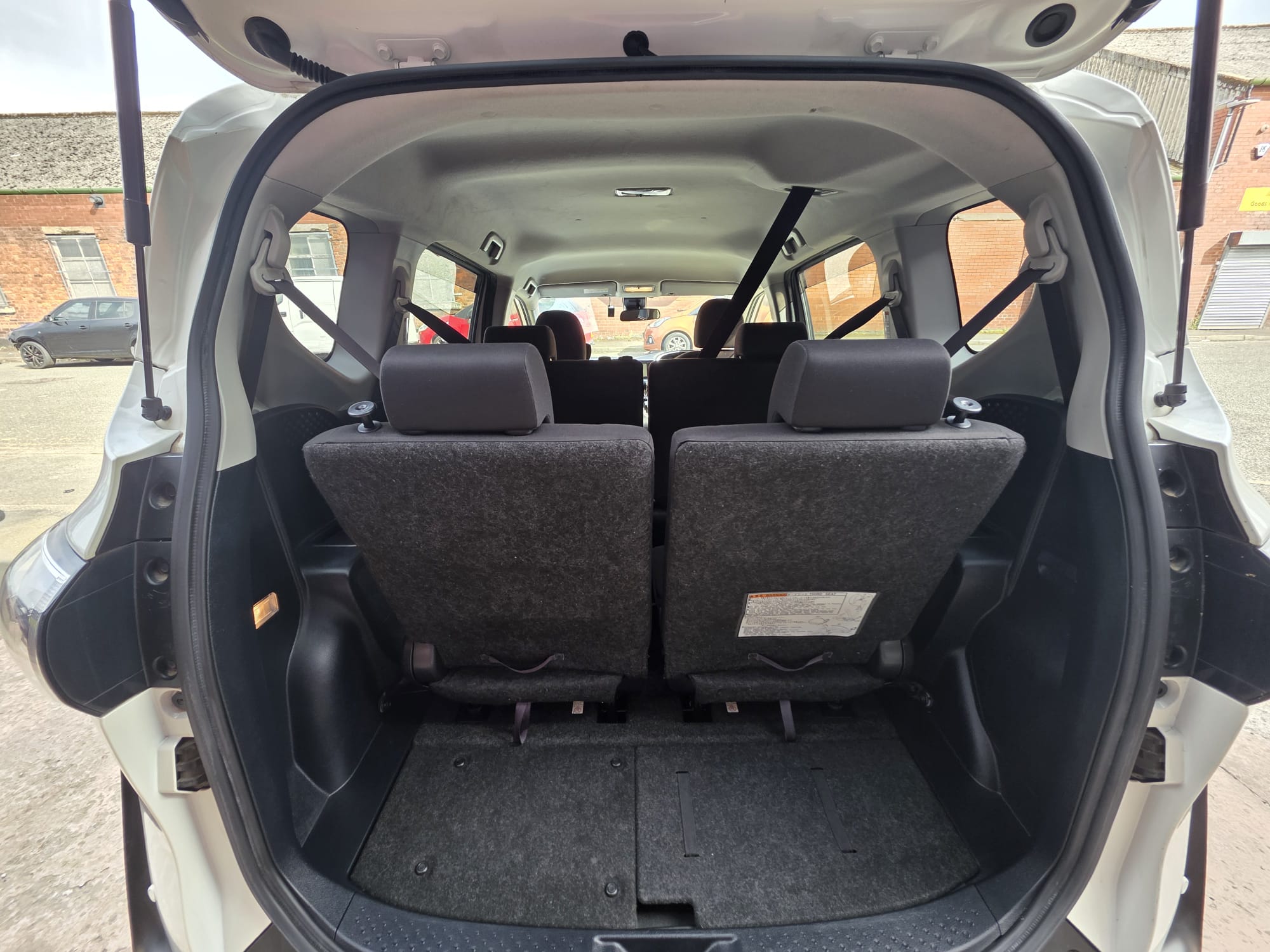 Toyota  Sienta