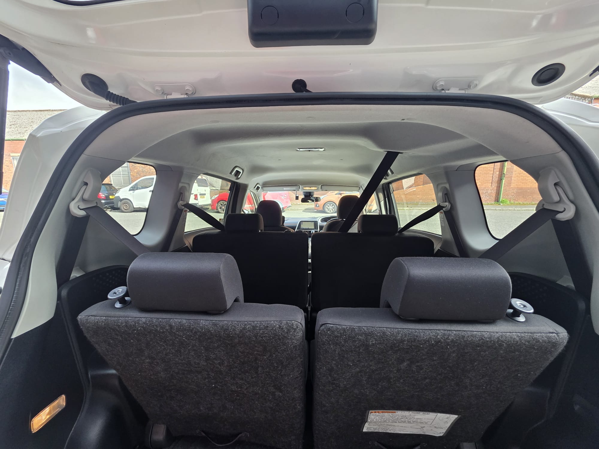 Toyota  Sienta - Image 3