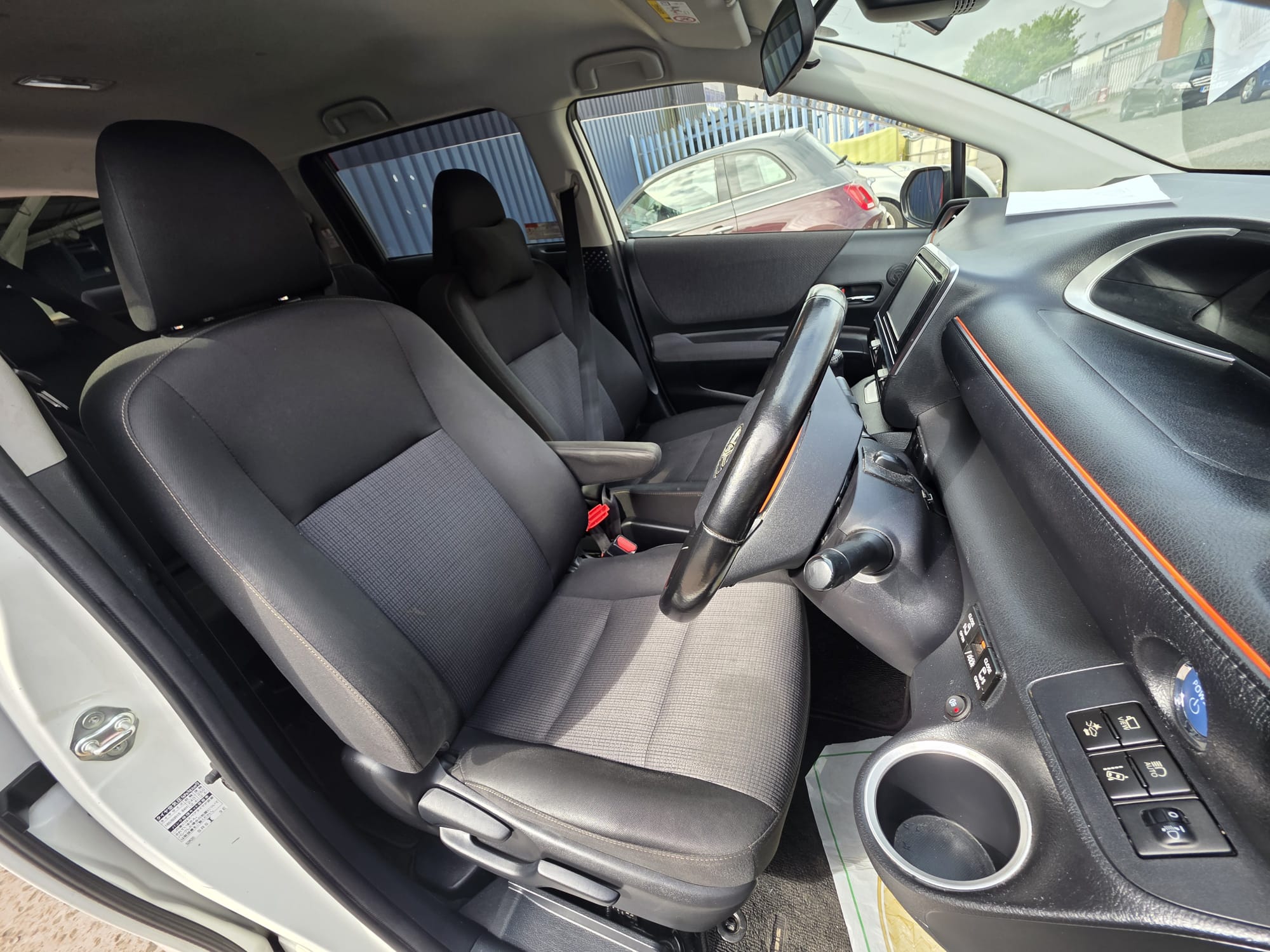 Toyota  Sienta - Image 4