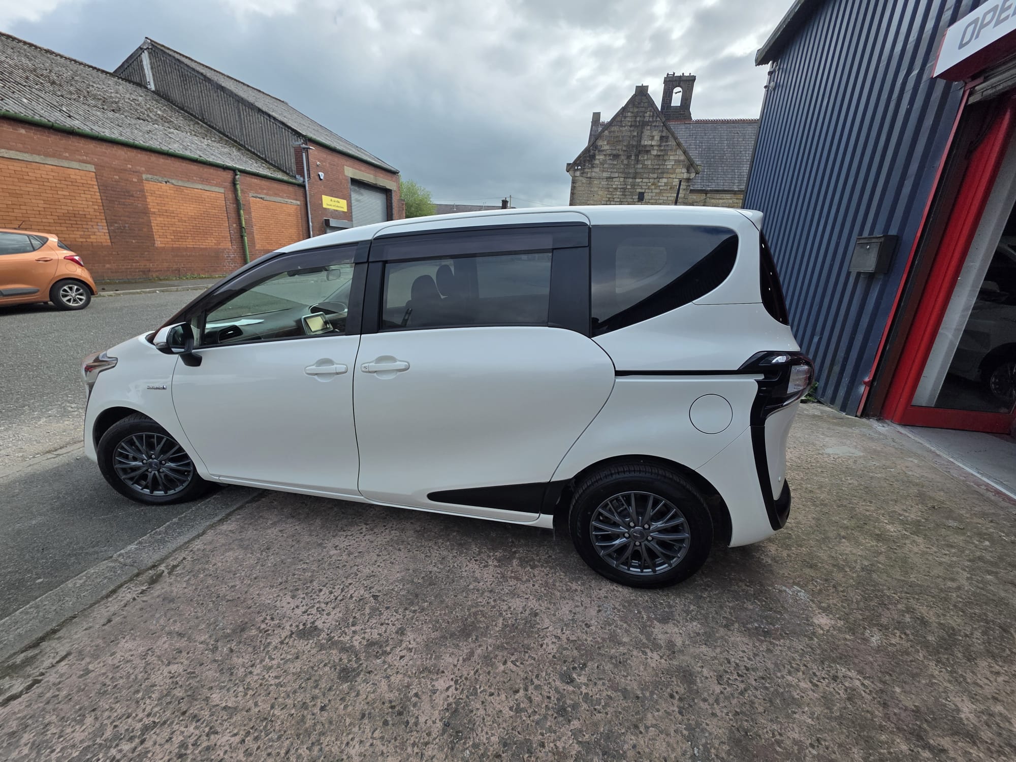 Toyota  Sienta - Image 7