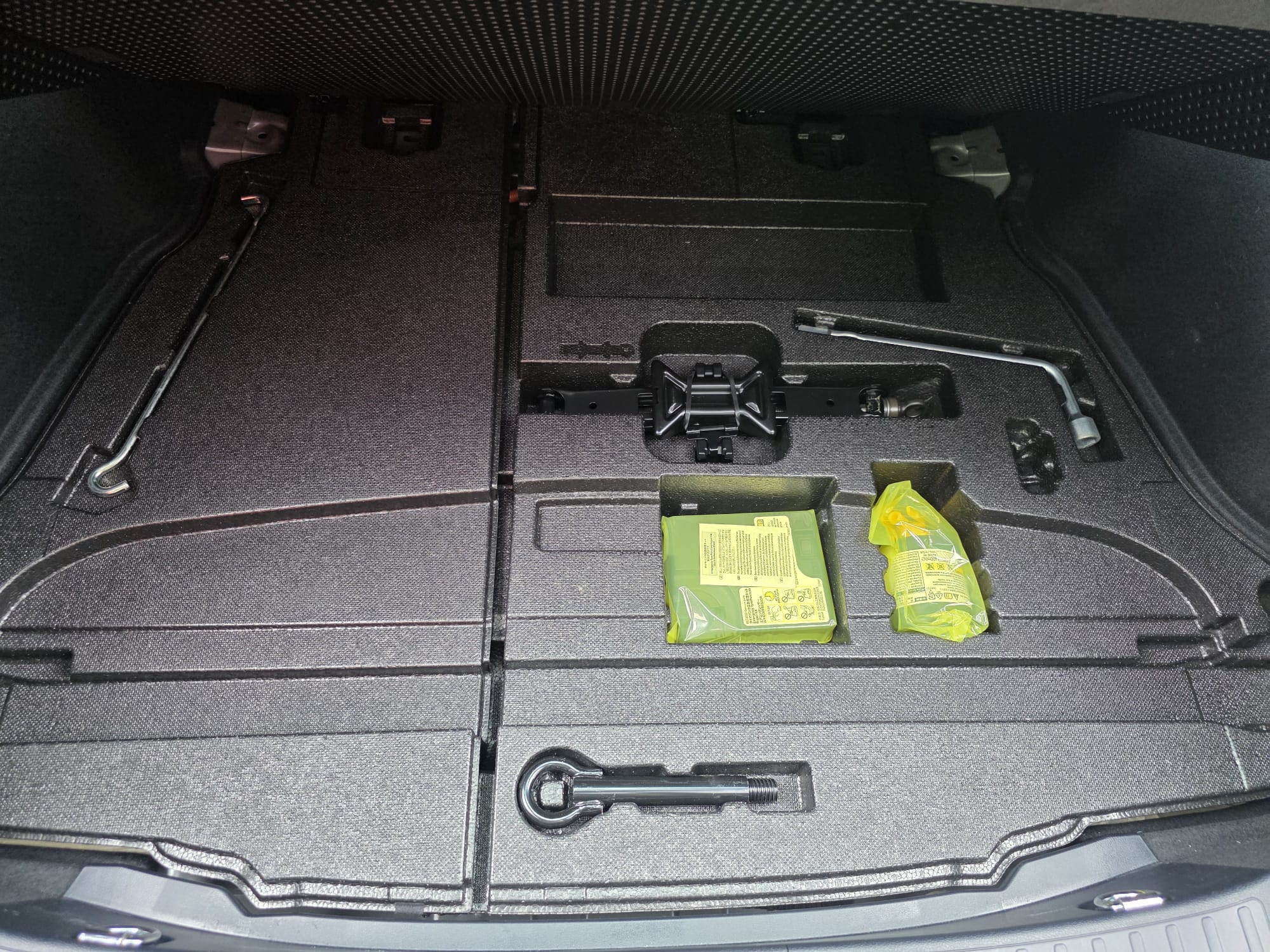 Toyota  Prius - Image 2