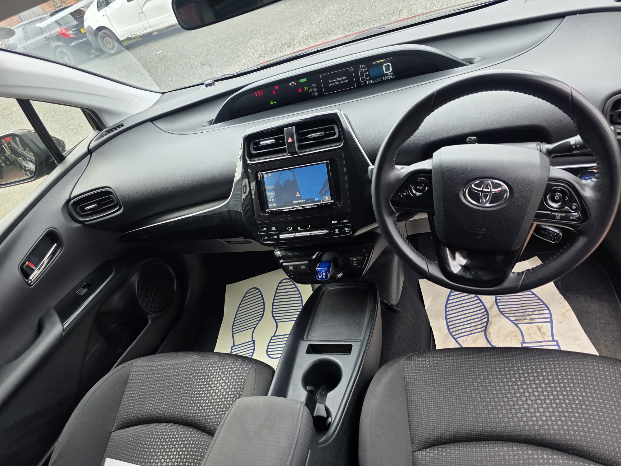Toyota  Prius - Image 4