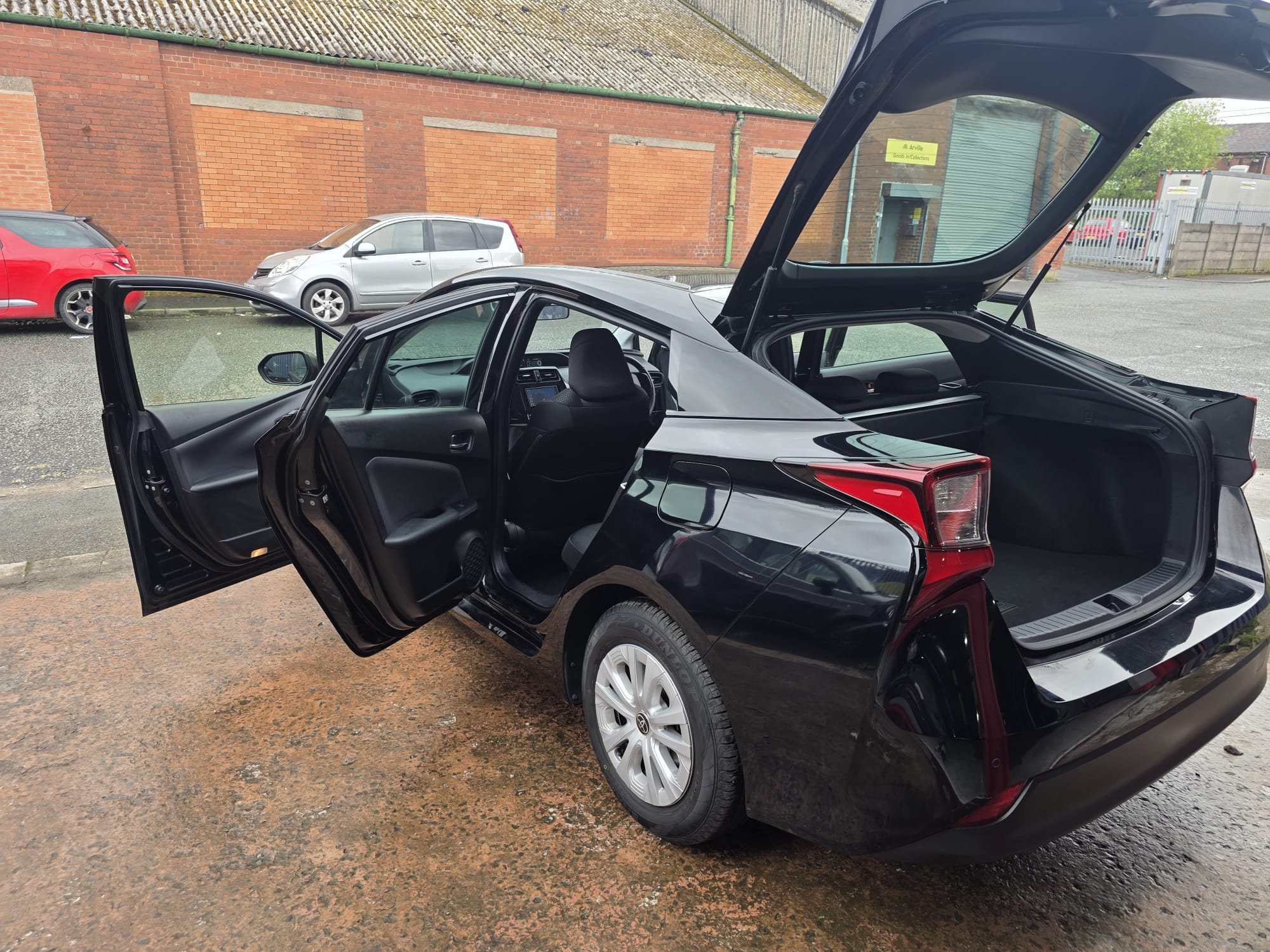 Toyota  Prius - Image 8