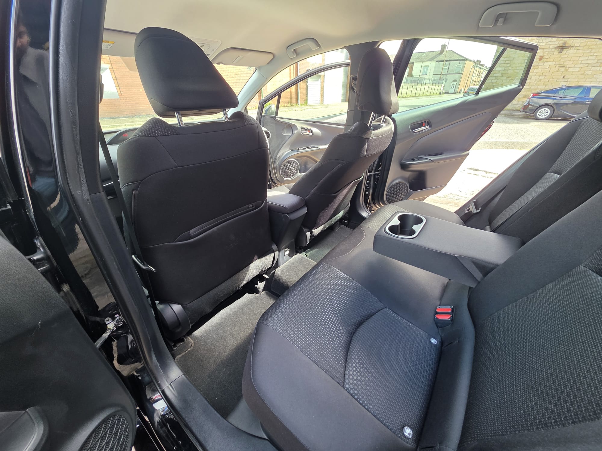 Toyota  Prius - Image 2