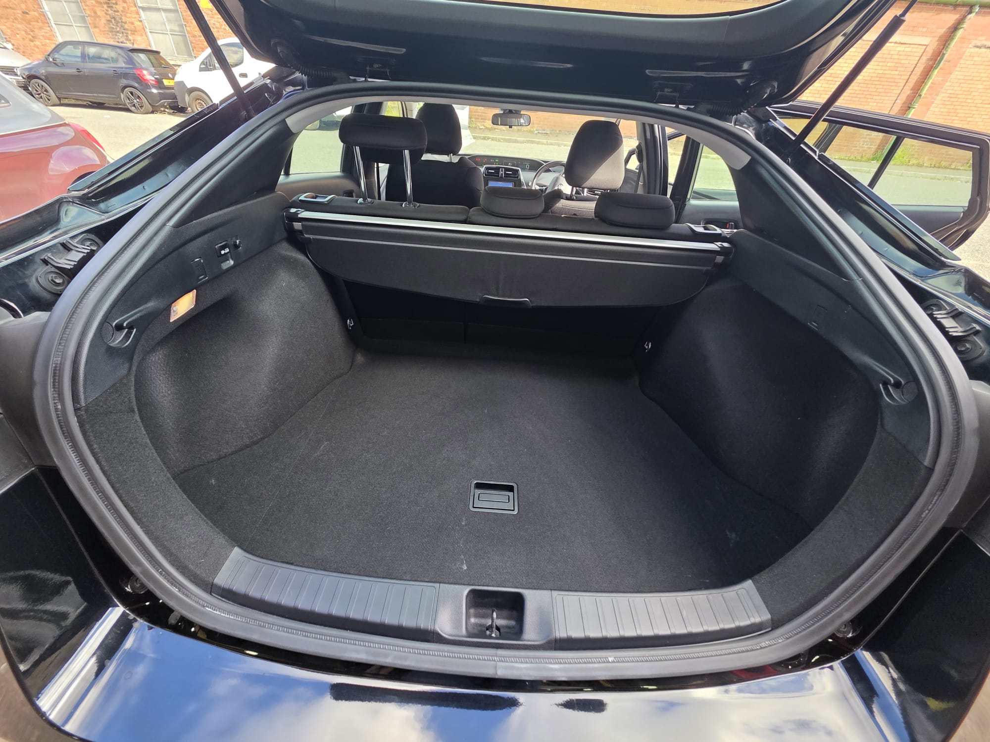 Toyota  Prius - Image 6