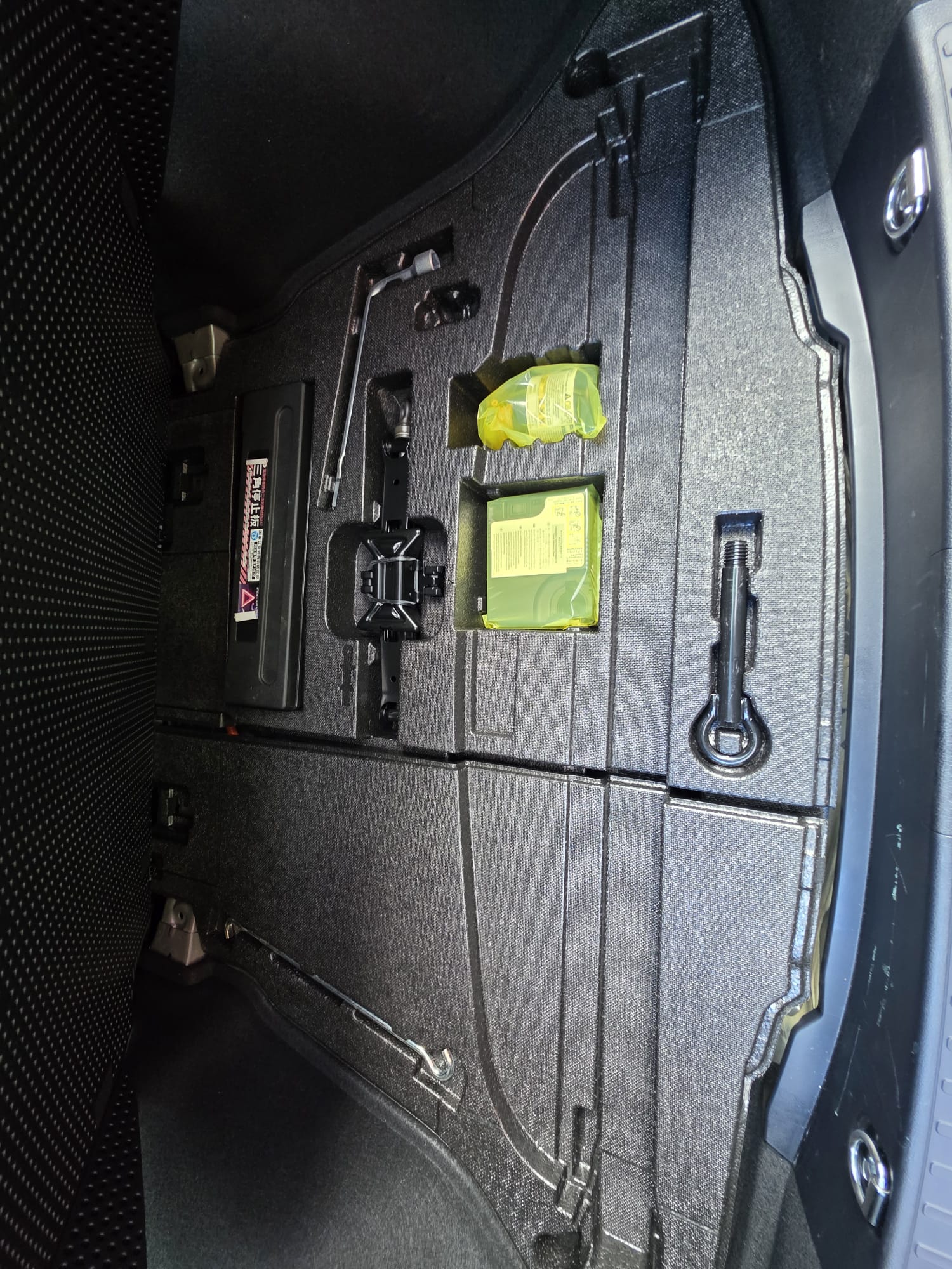 Toyota  Prius - Image 5