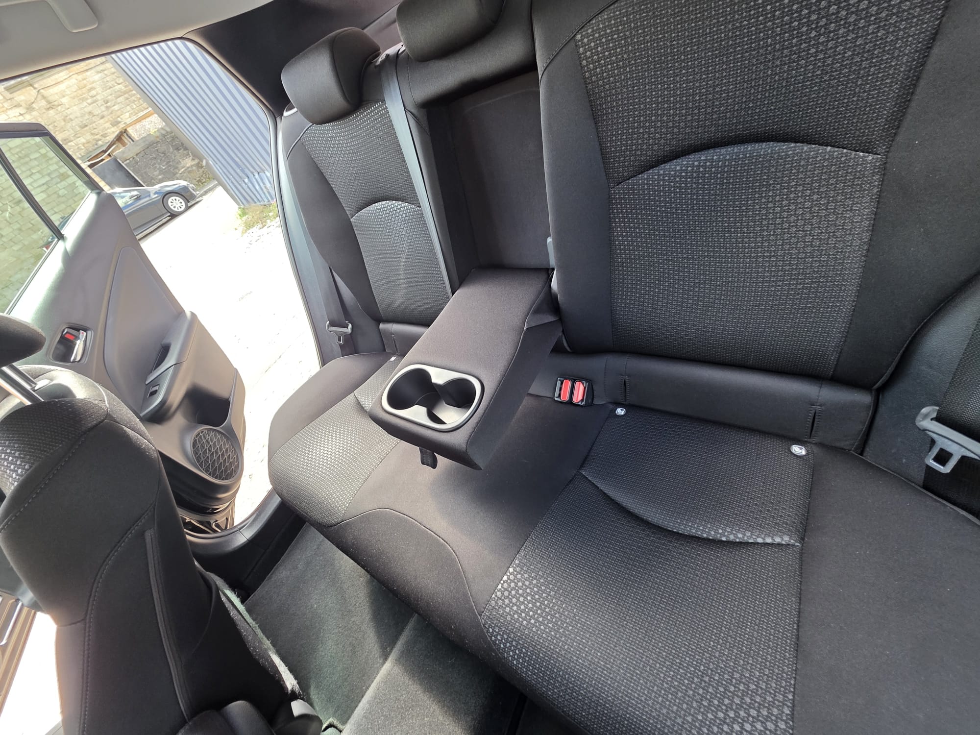 Toyota  Prius - Image 5