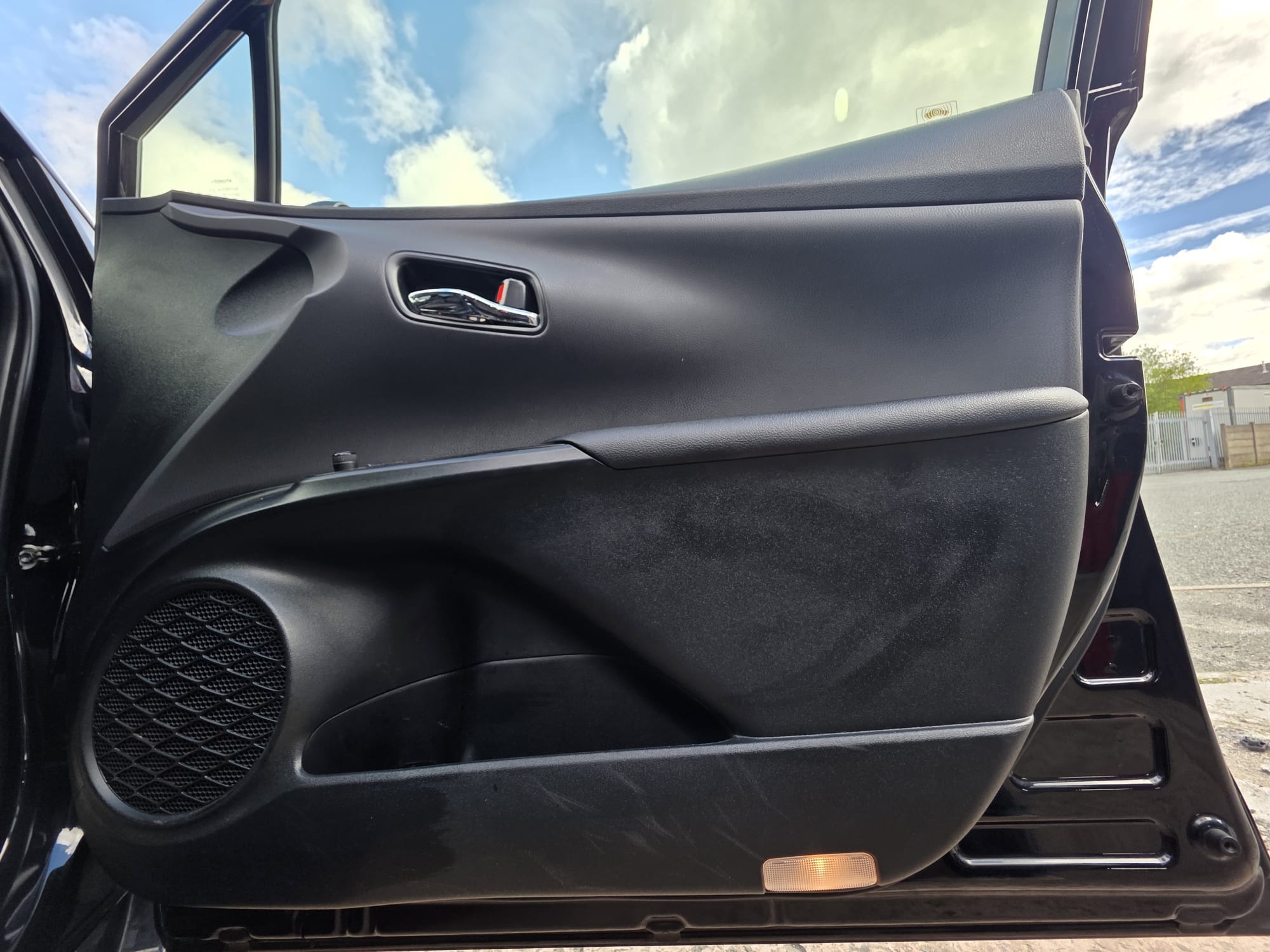 Toyota  Prius - Image 9