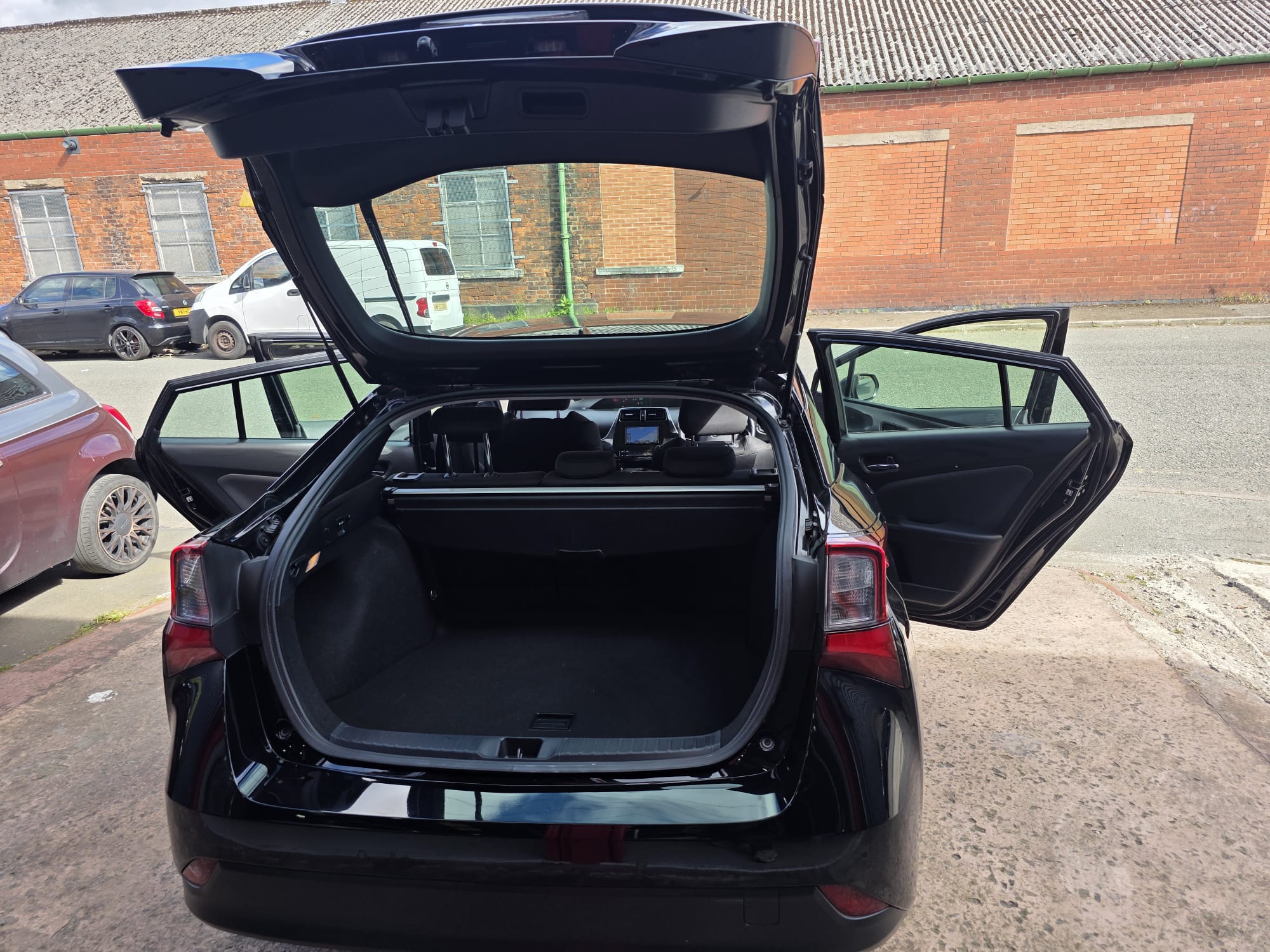 Toyota  Prius - Image 3