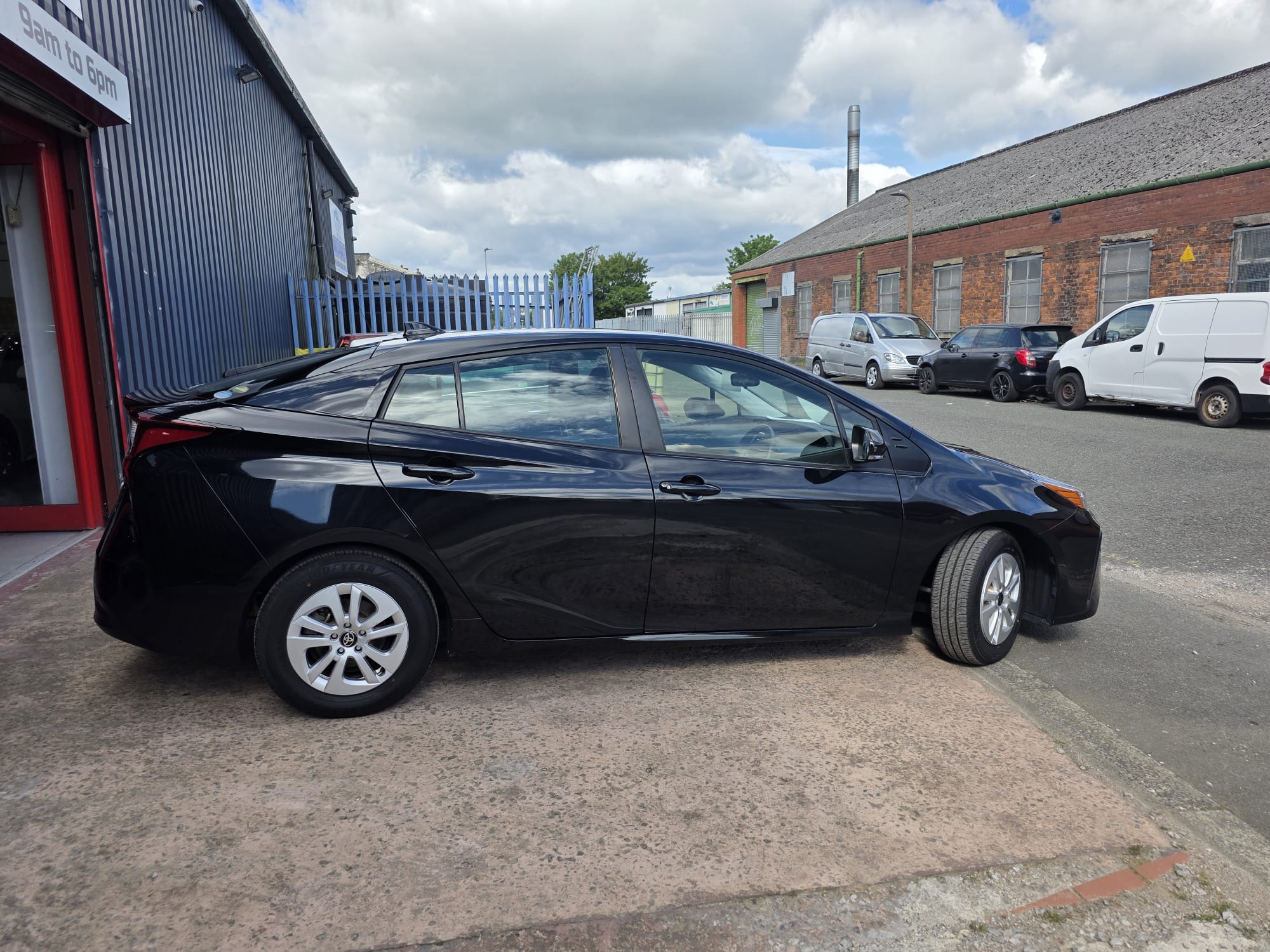 Toyota  Prius - Image 2