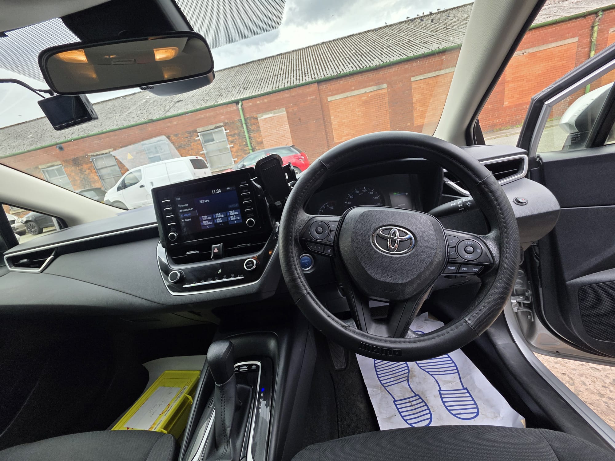 Toyota  Corolla - Image 8