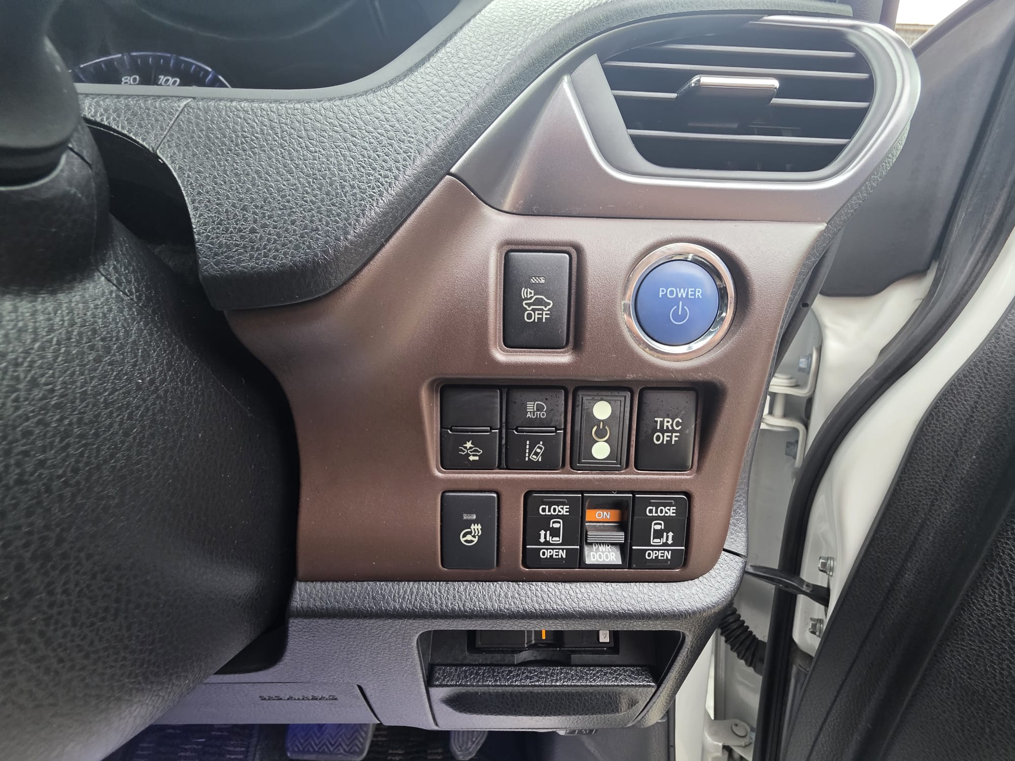 Toyota  ESQUIRE - Image 4