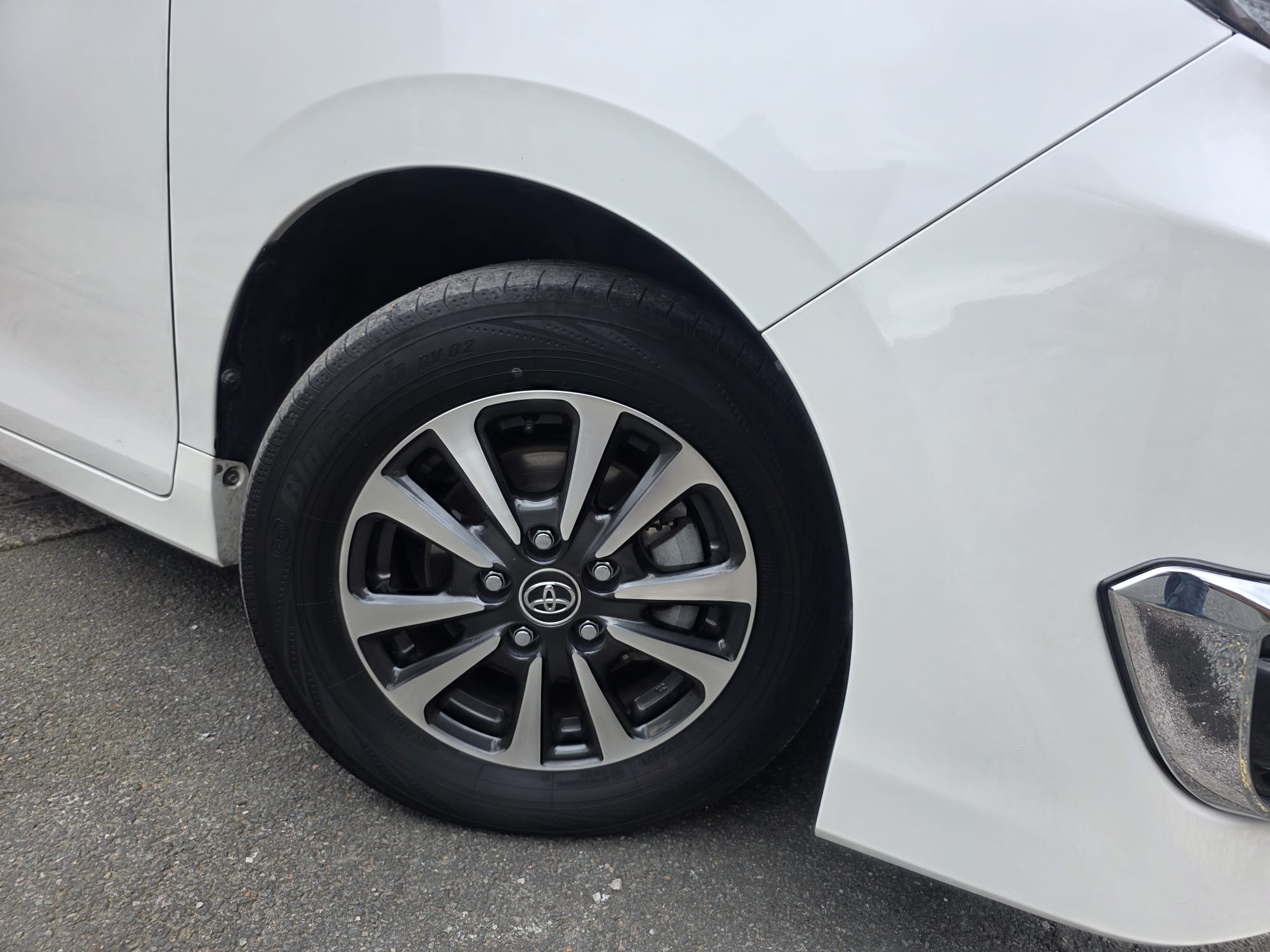 Toyota  ESQUIRE - Image 3