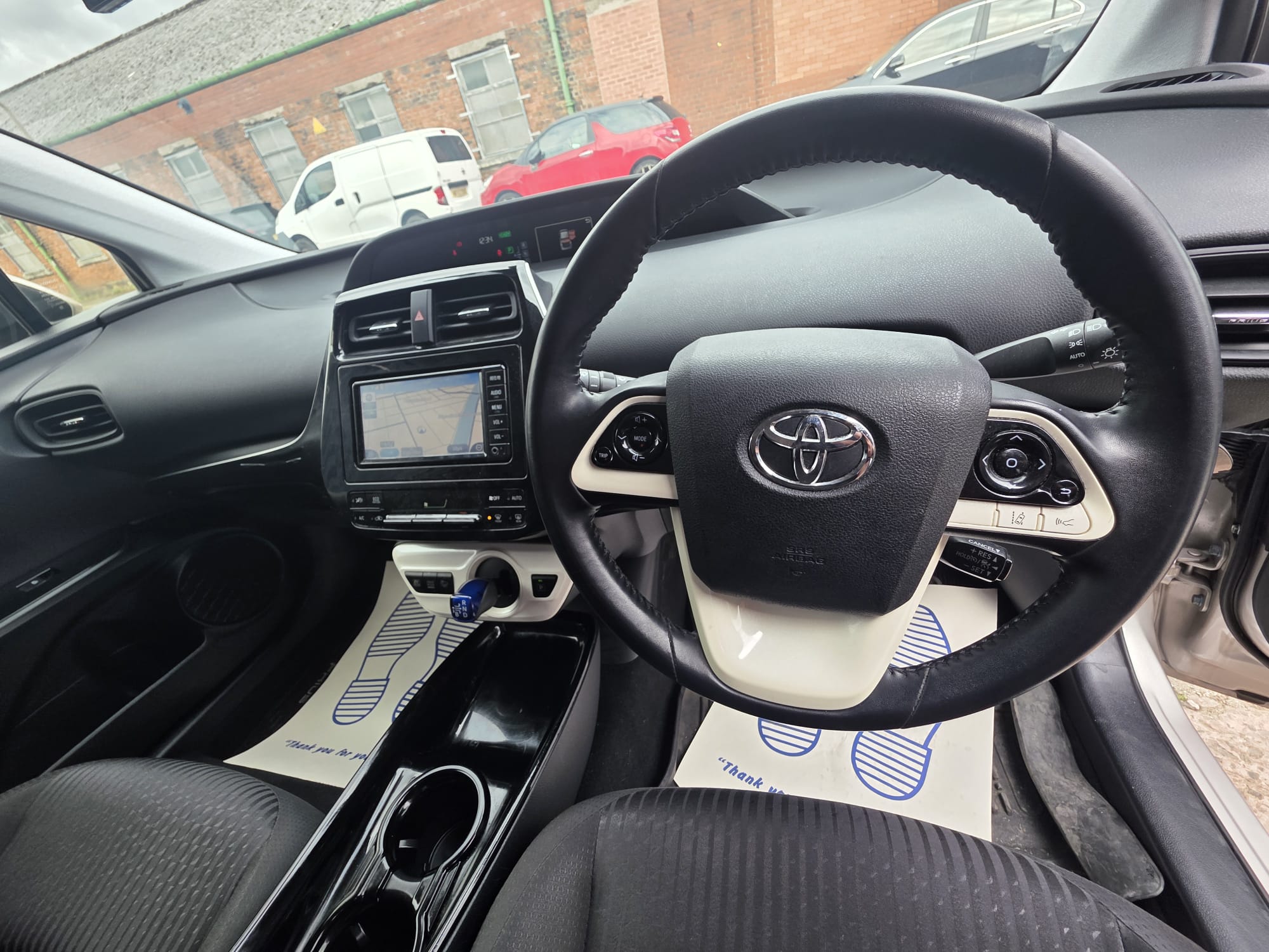 TOYOTA Prius - Image 5