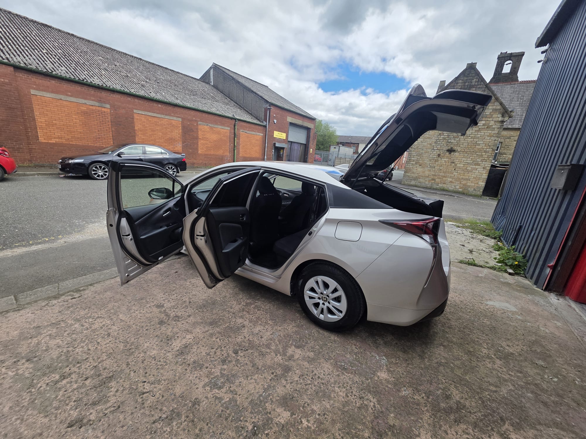 TOYOTA Prius - Image 3