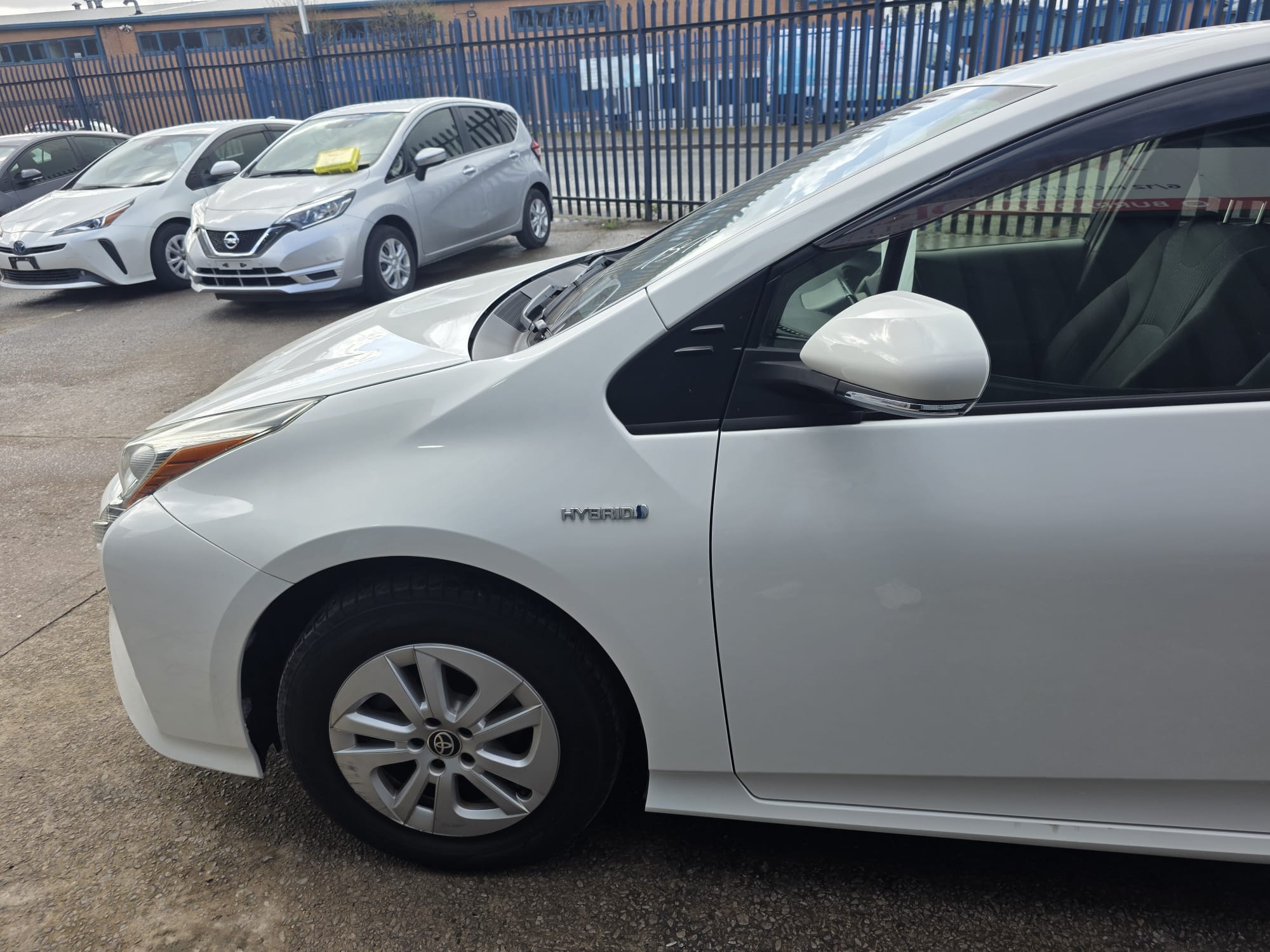 Toyota  Prius - Image 2