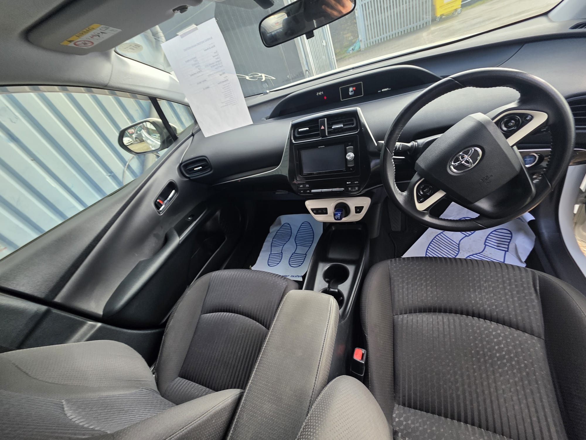 Toyota  Prius - Image 8