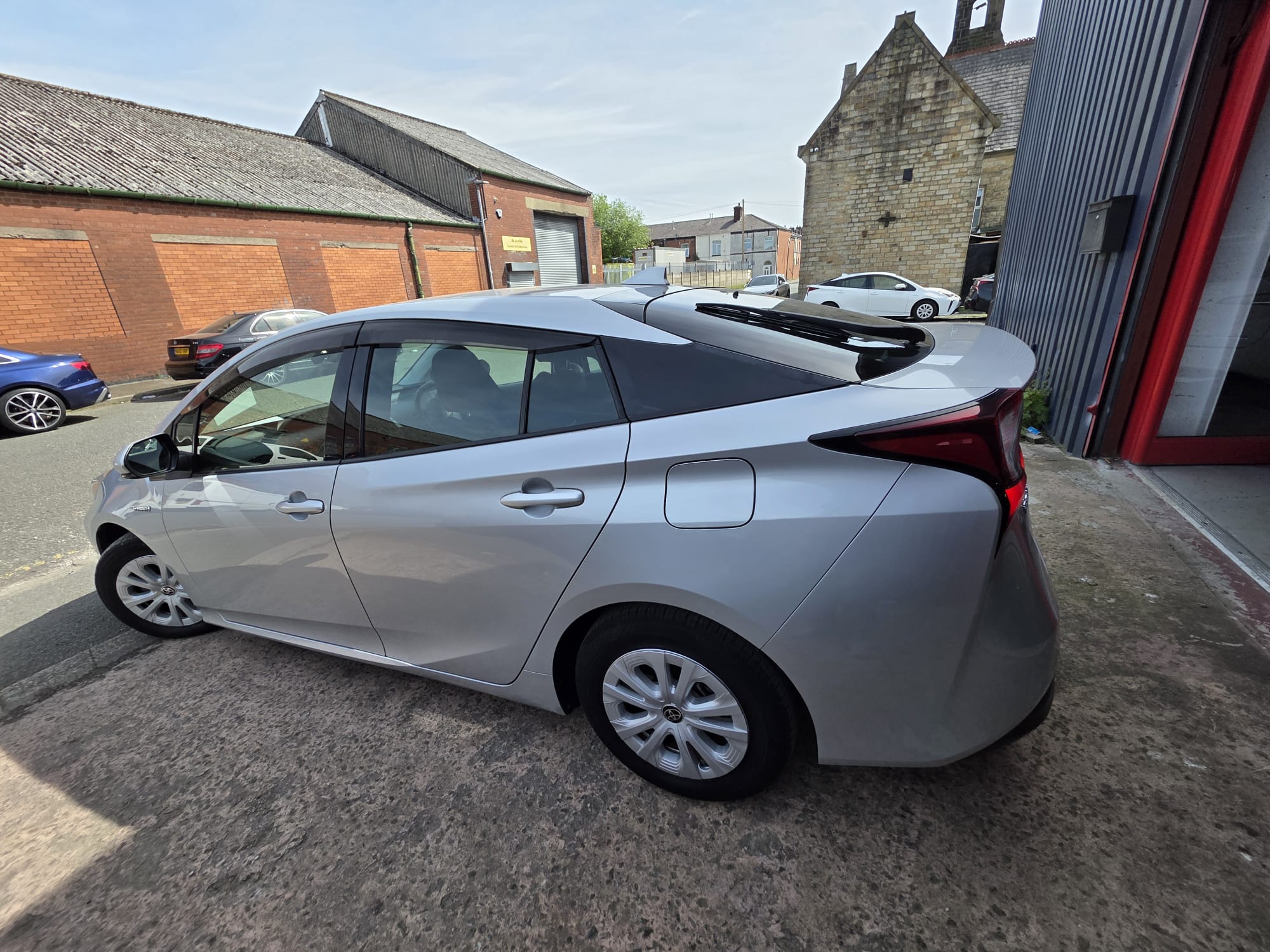 Toyota  Prius - Image 2