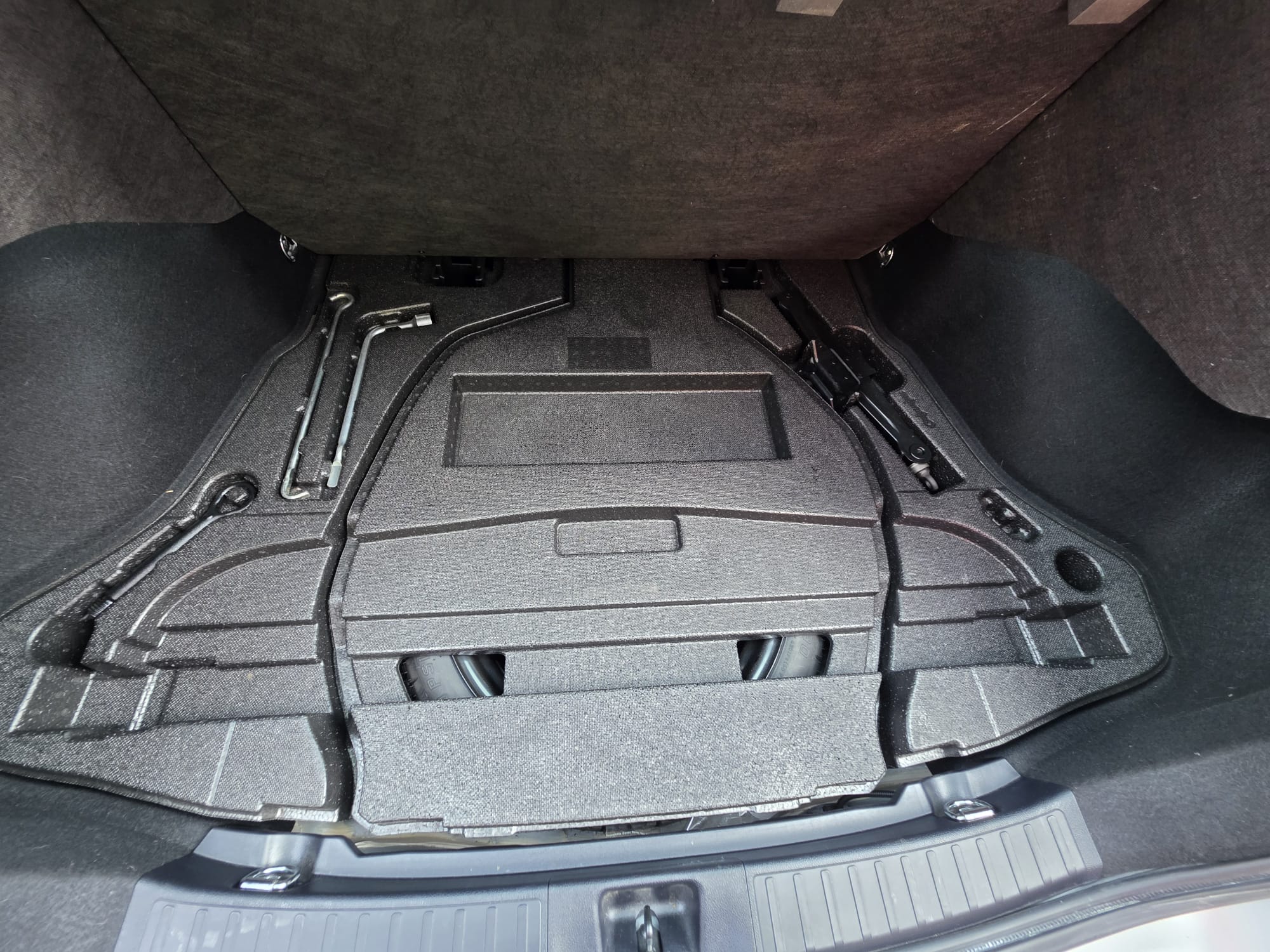 Toyota  Prius - Image 7