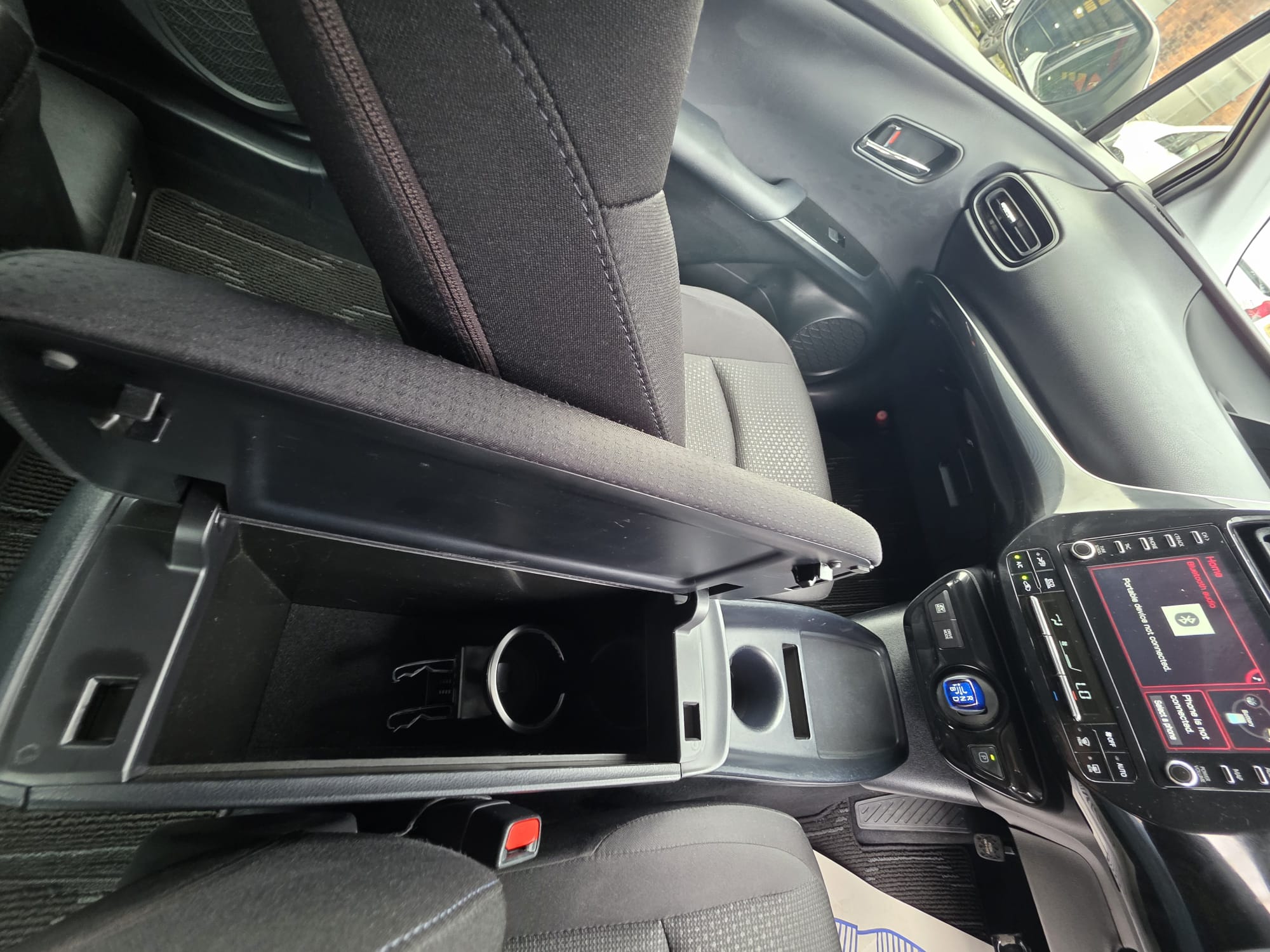 Toyota Prius - Image 4