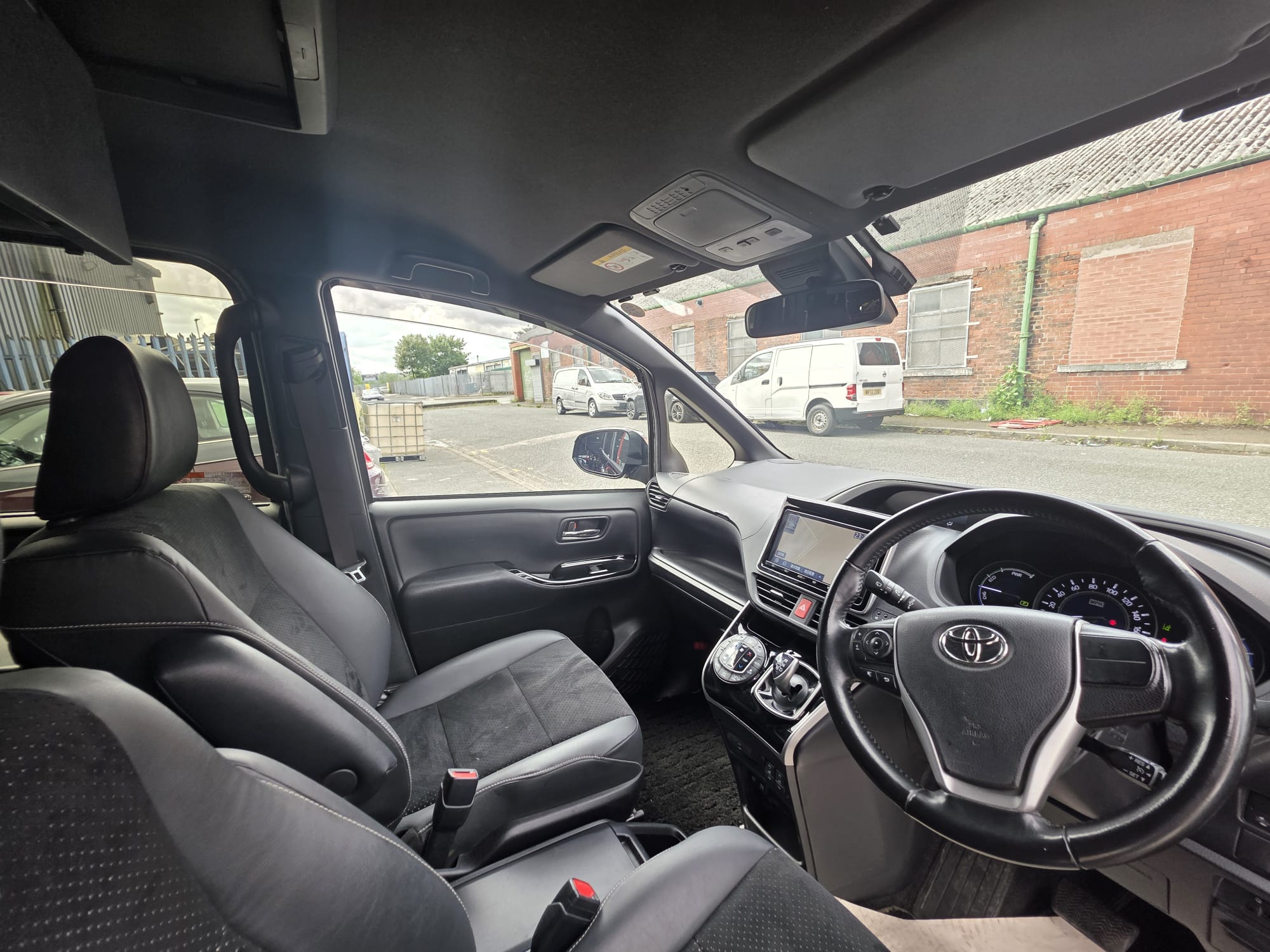 Toyota VOXY - Image 5