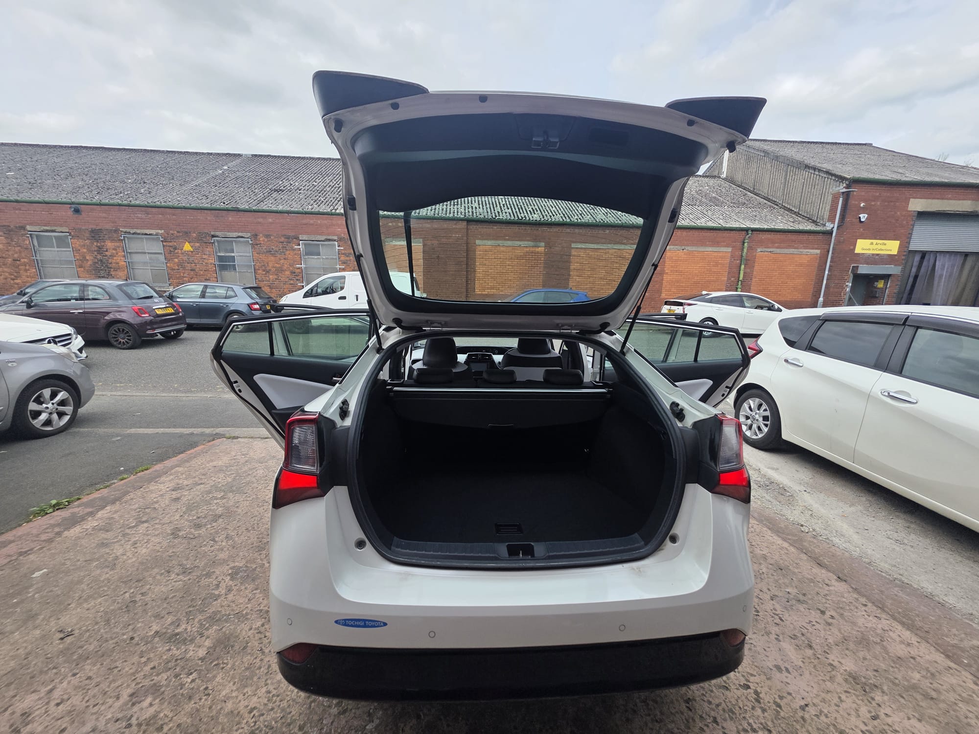 Toyota Prius - Image 4