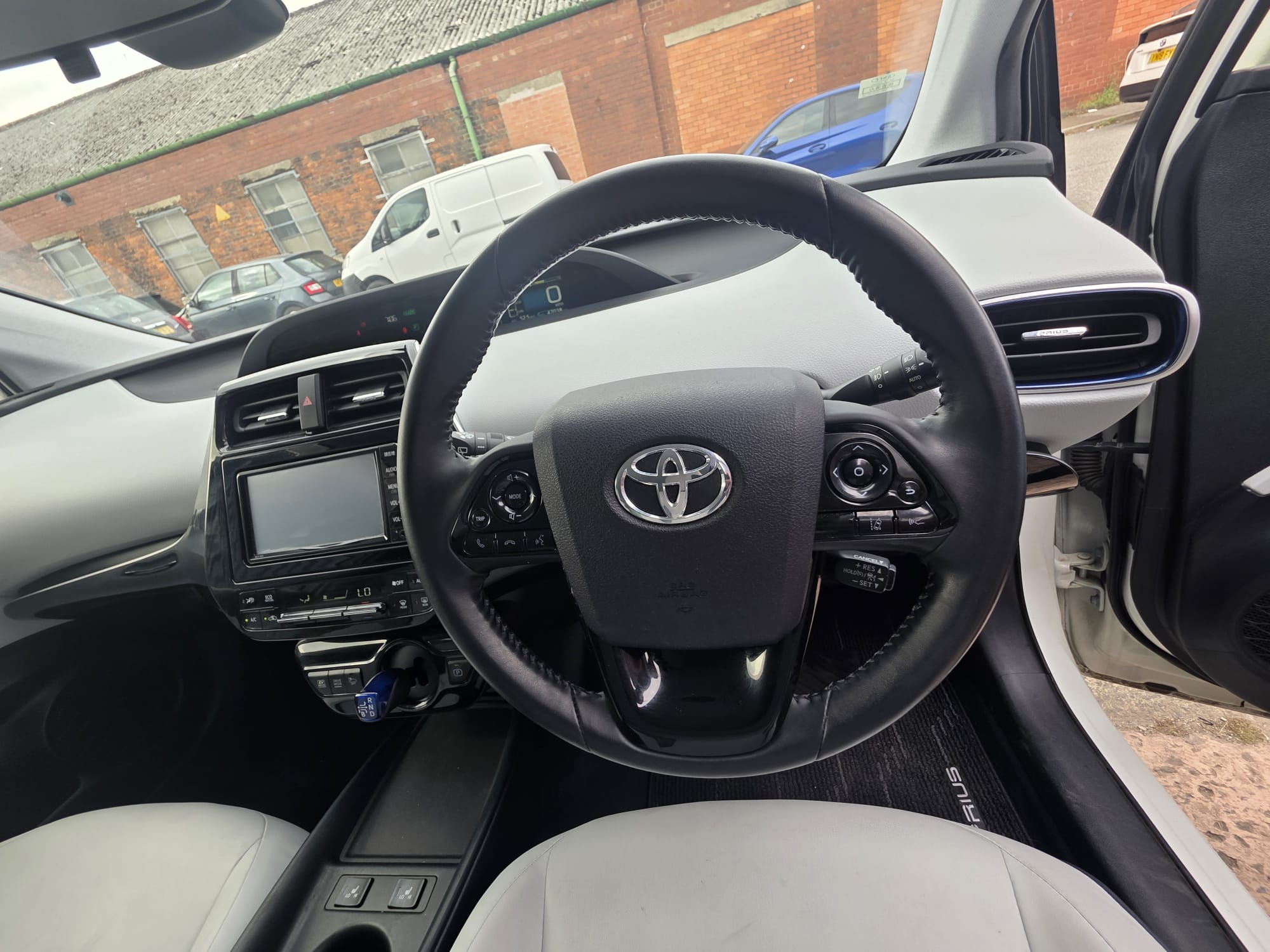 Toyota Prius - Image 8