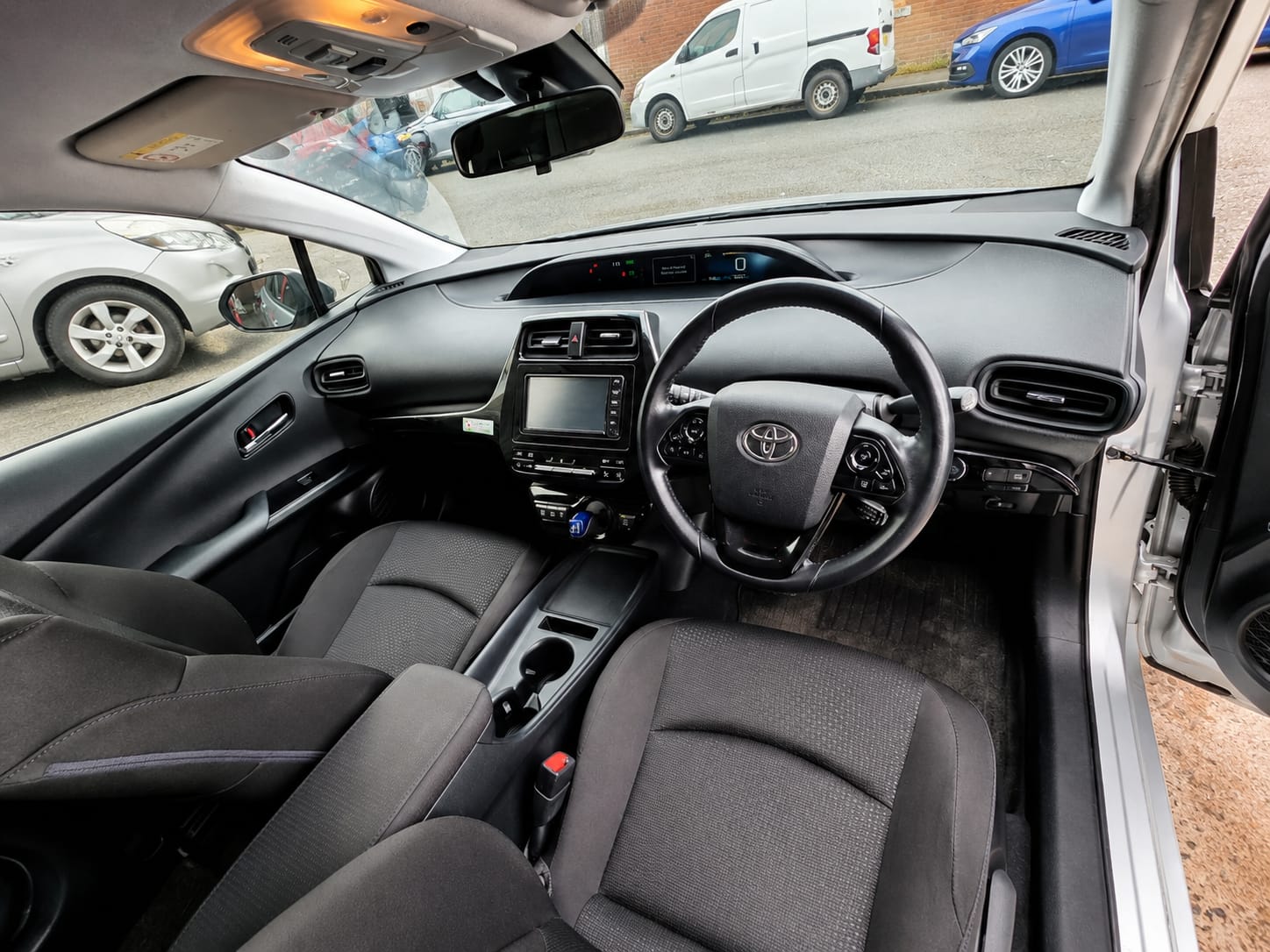 Toyota Prius - Image 8