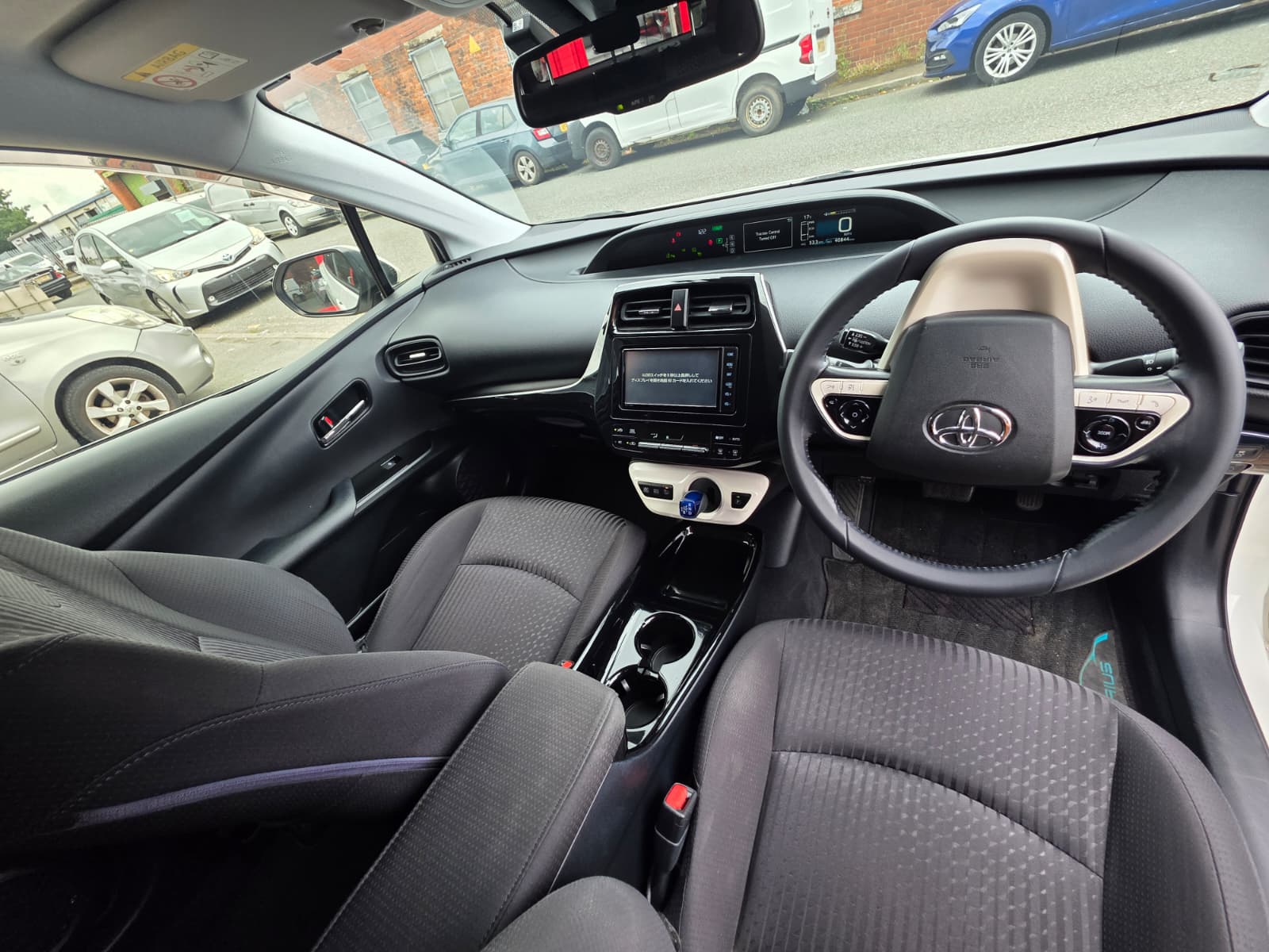 Toyota Prius - Image 8